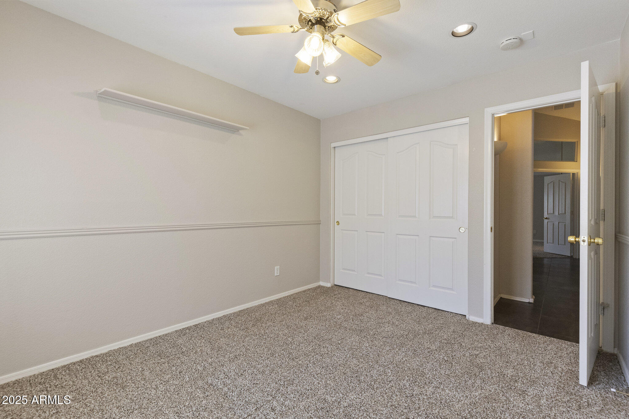 1113 E DEVON Drive
