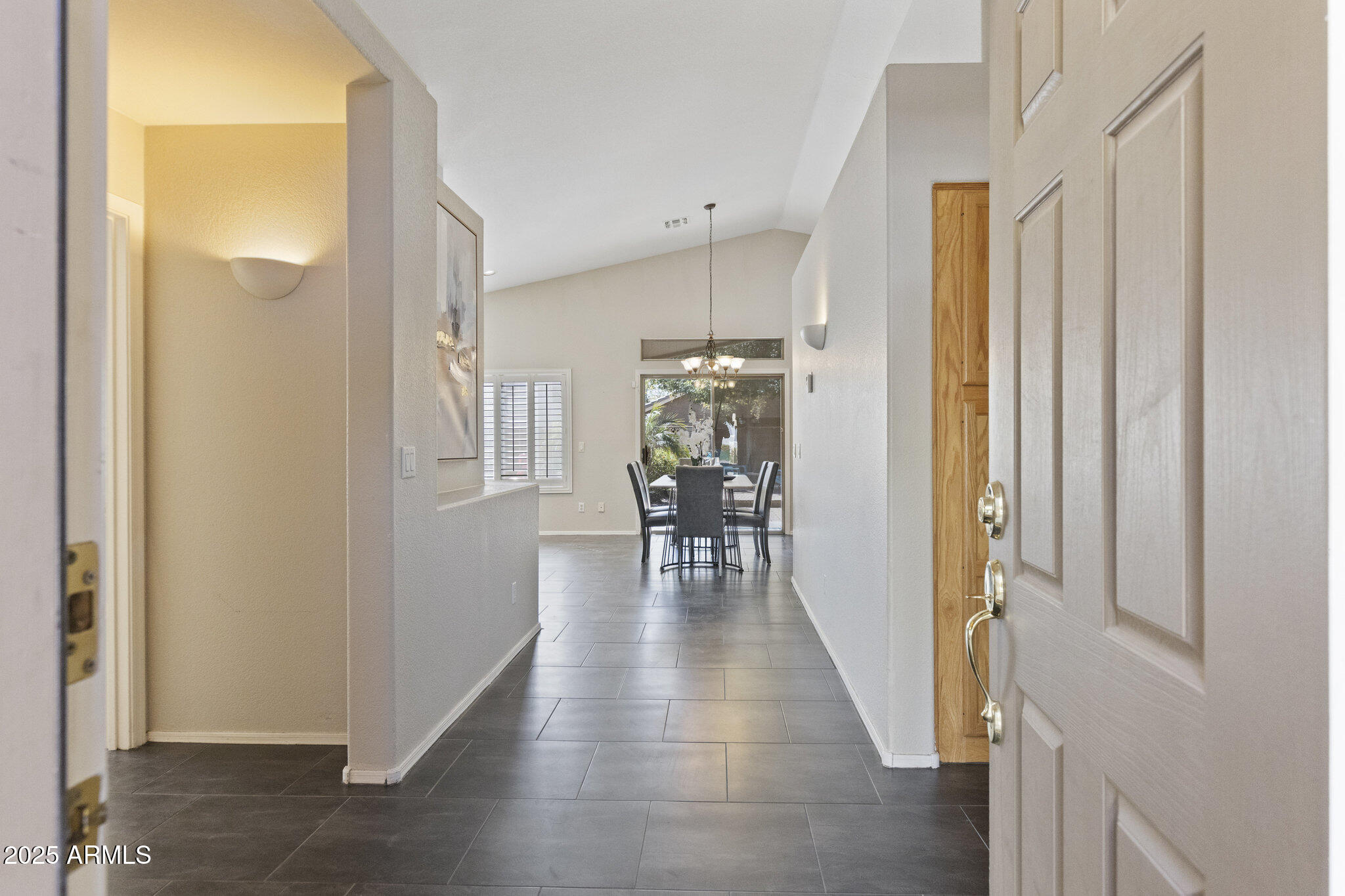 1113 E DEVON Drive