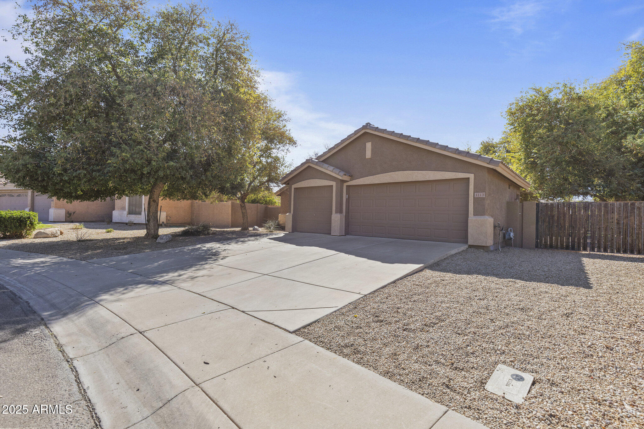 1113 E DEVON Drive