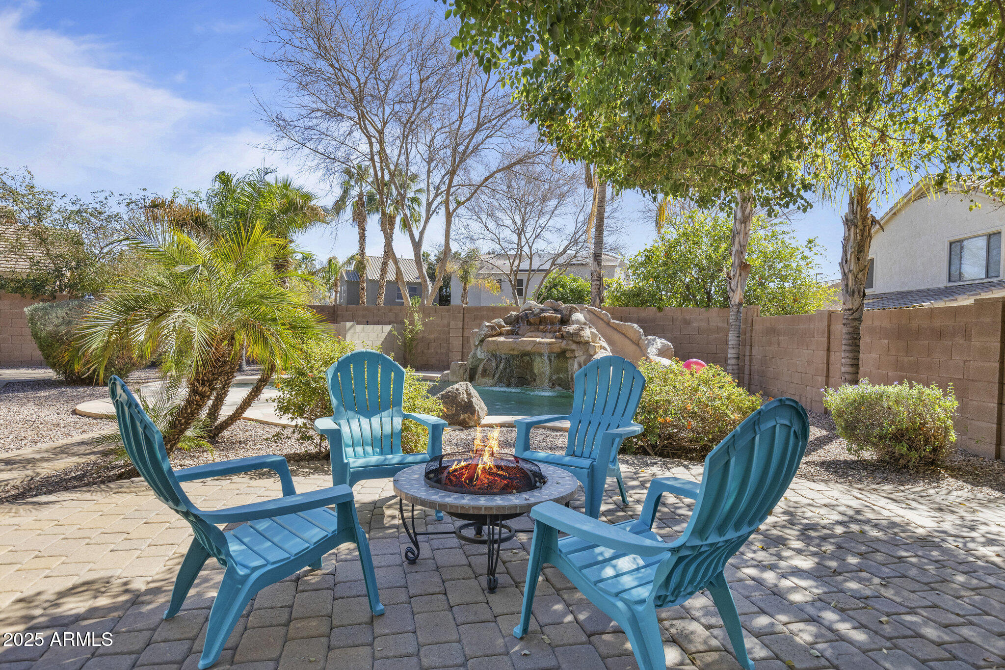 1113 E DEVON Drive