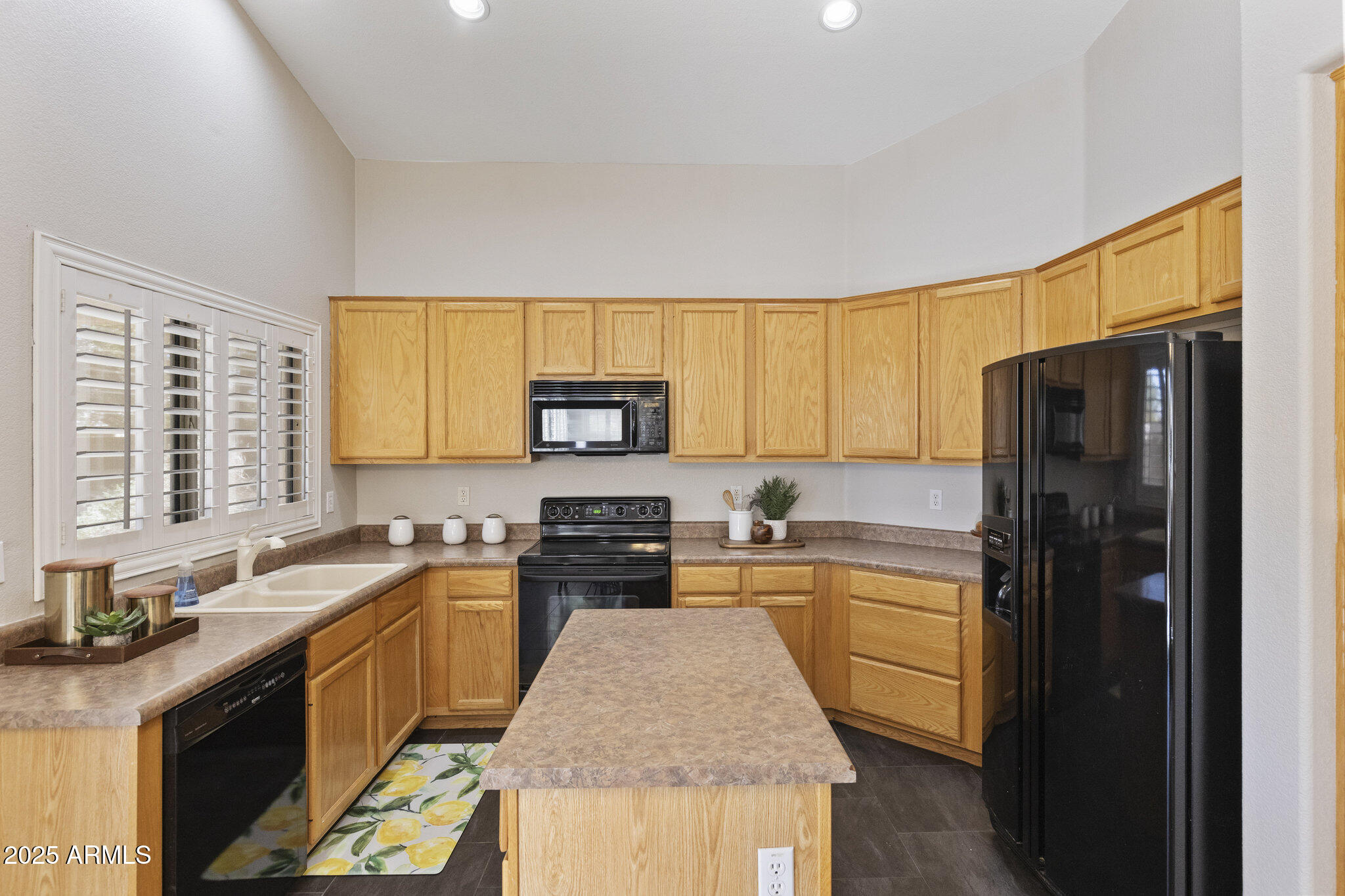 1113 E DEVON Drive
