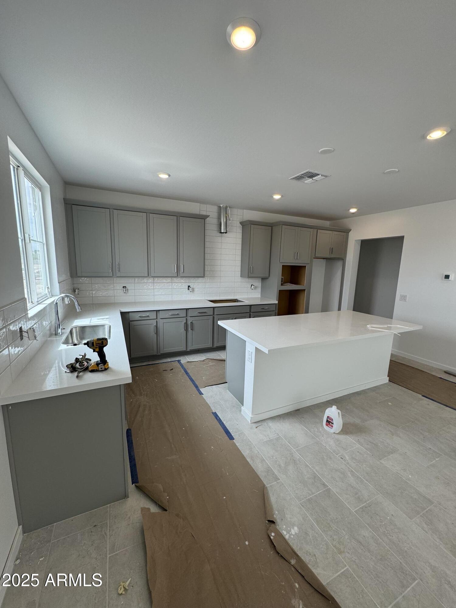 2461 W ROWEL Road