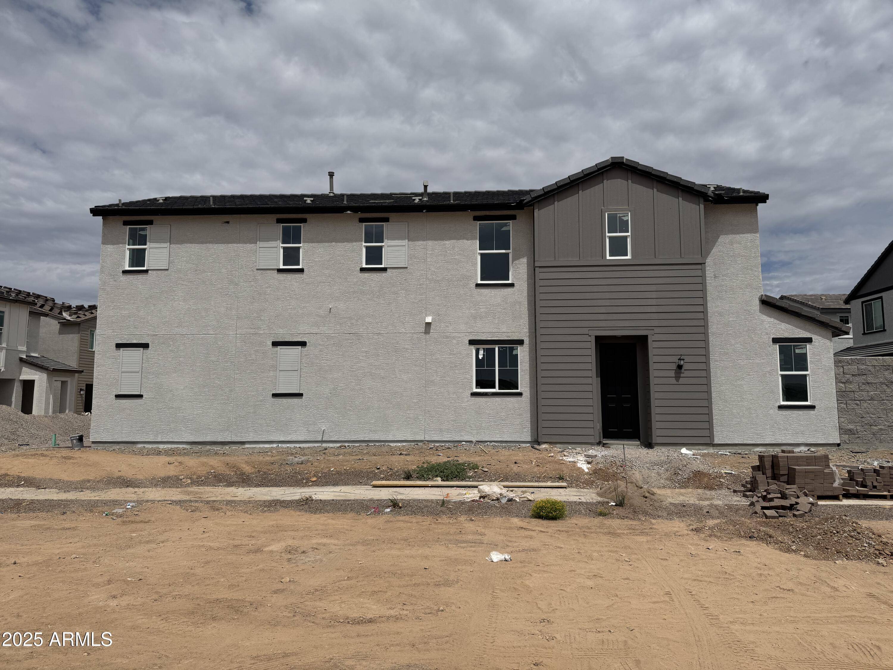 2461 W ROWEL Road