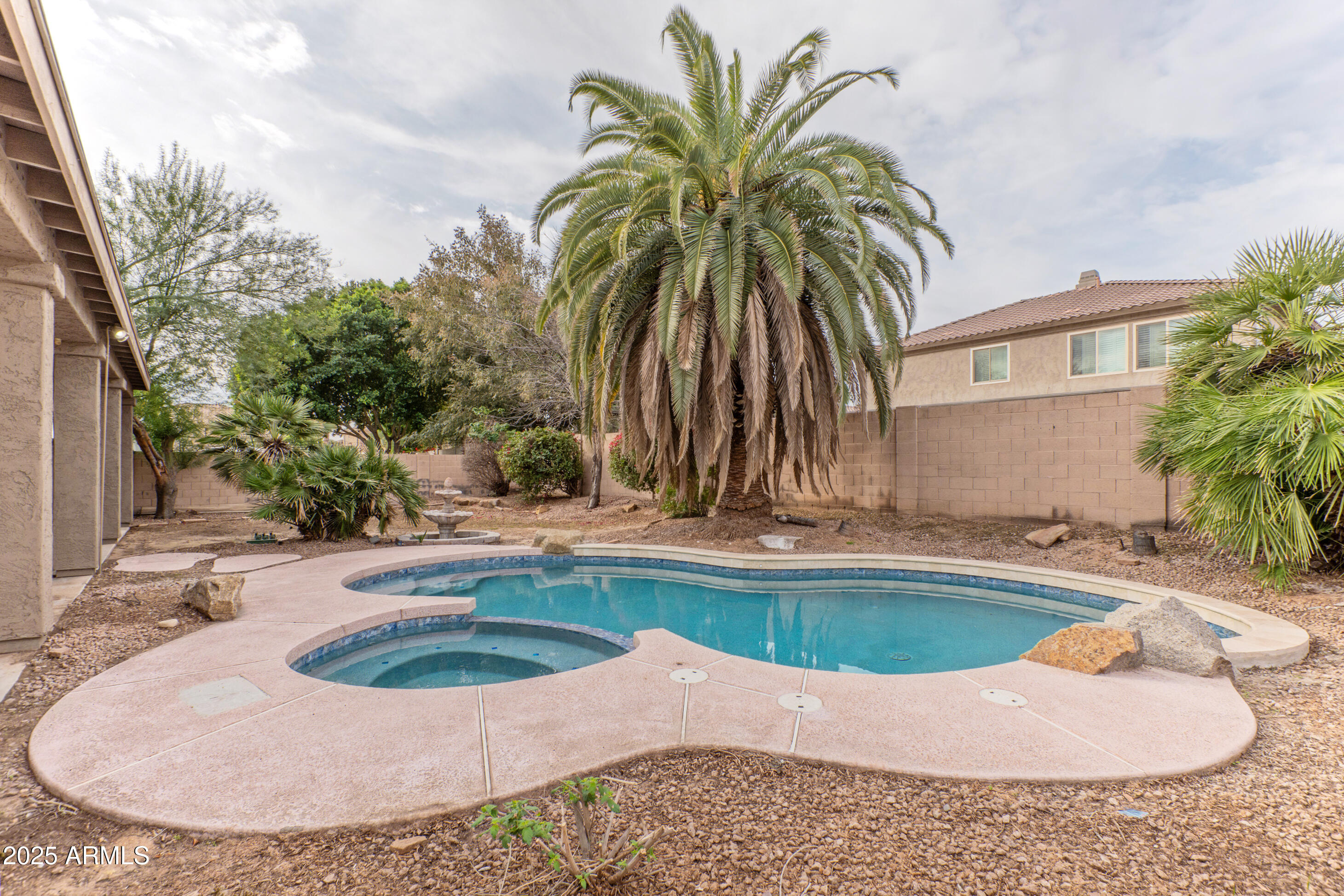 1370 S CENTRAL Drive