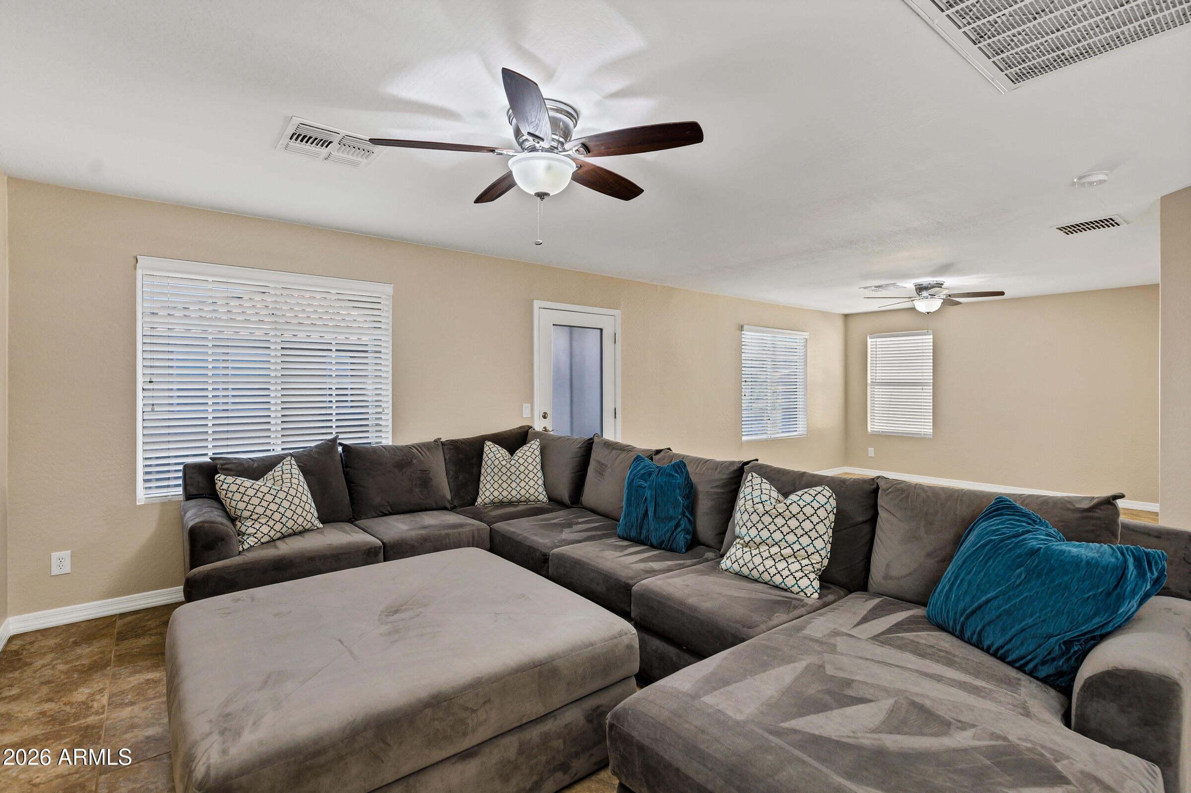 894 S UTILIS Drive