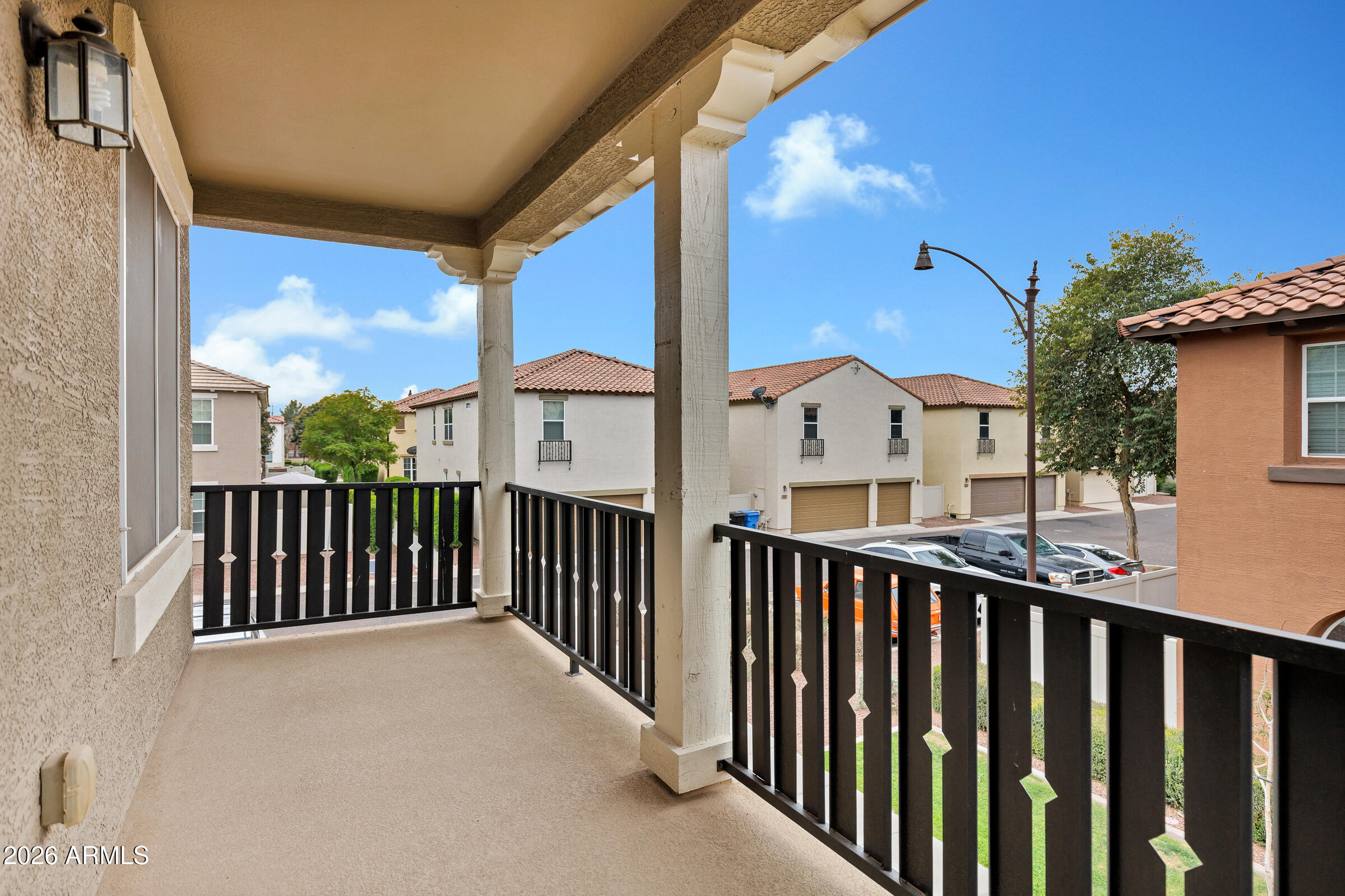 894 S UTILIS Drive
