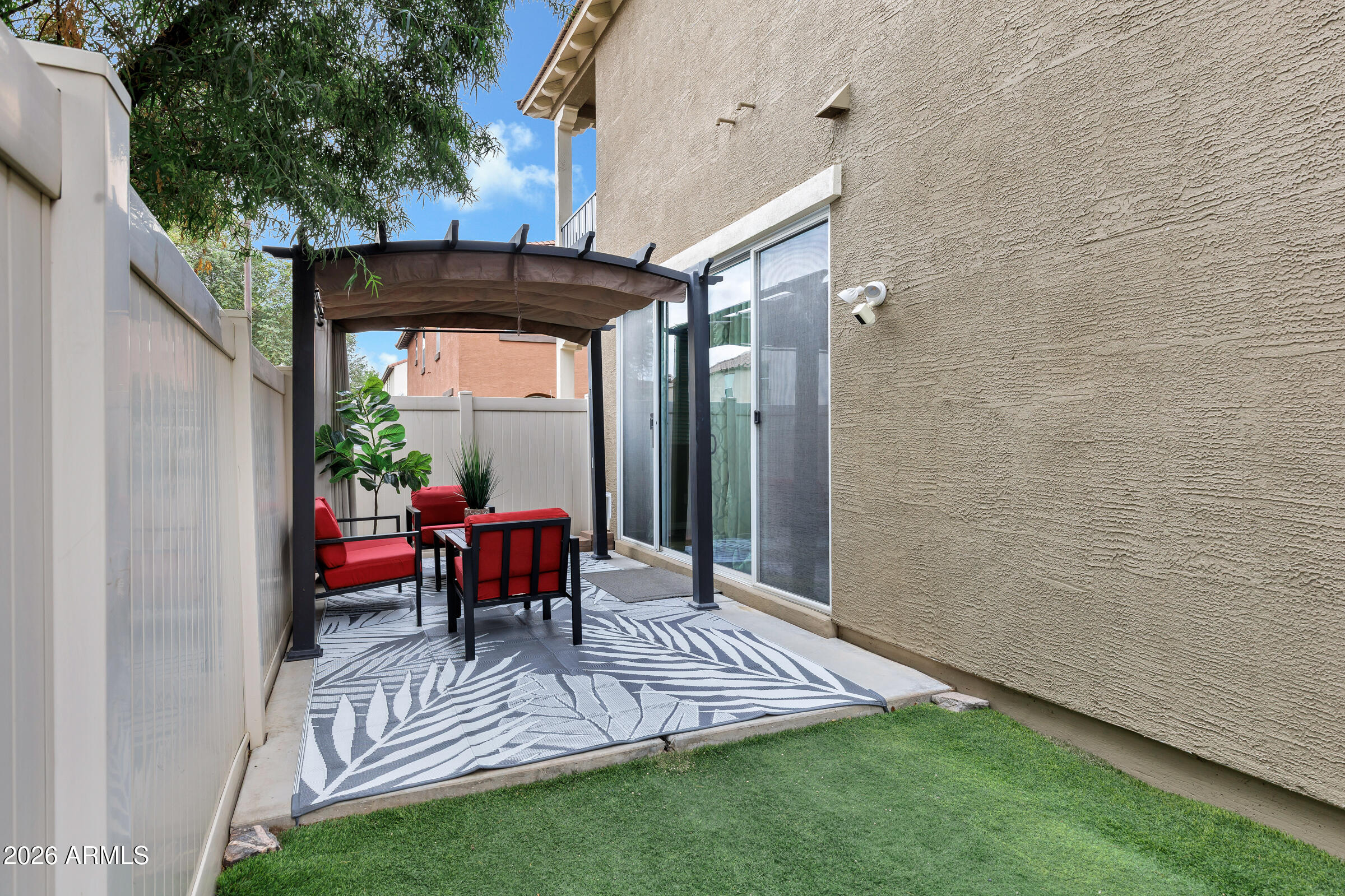 894 S UTILIS Drive