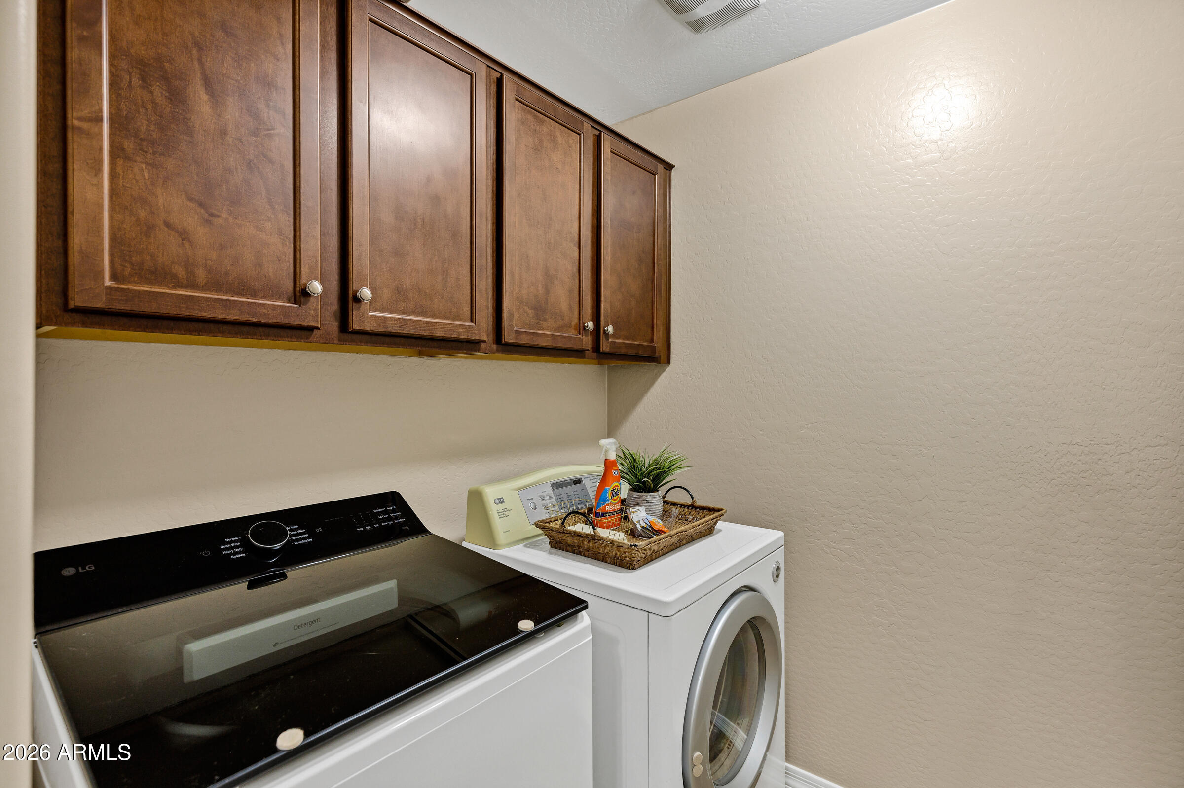 894 S UTILIS Drive