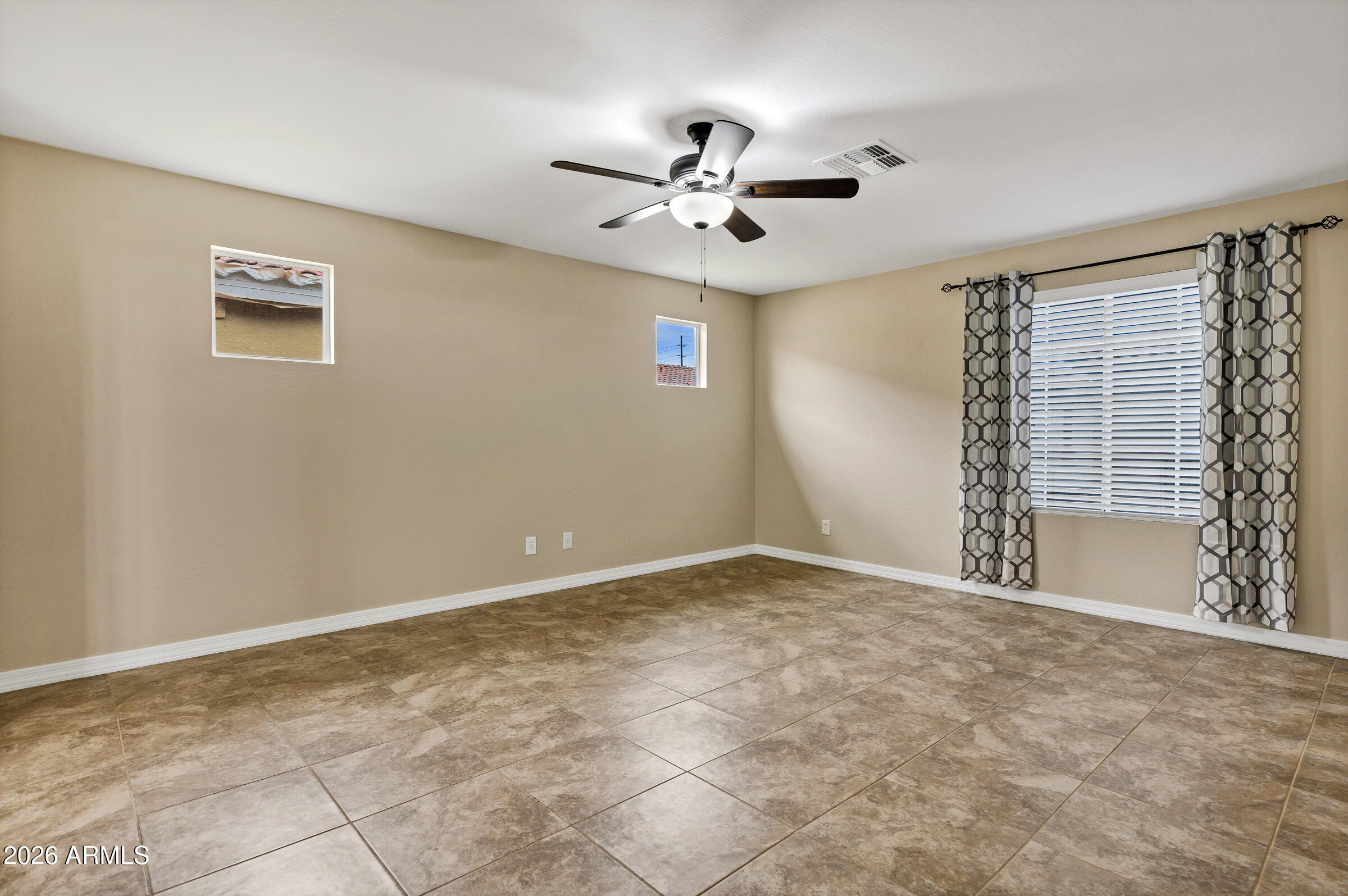 894 S UTILIS Drive