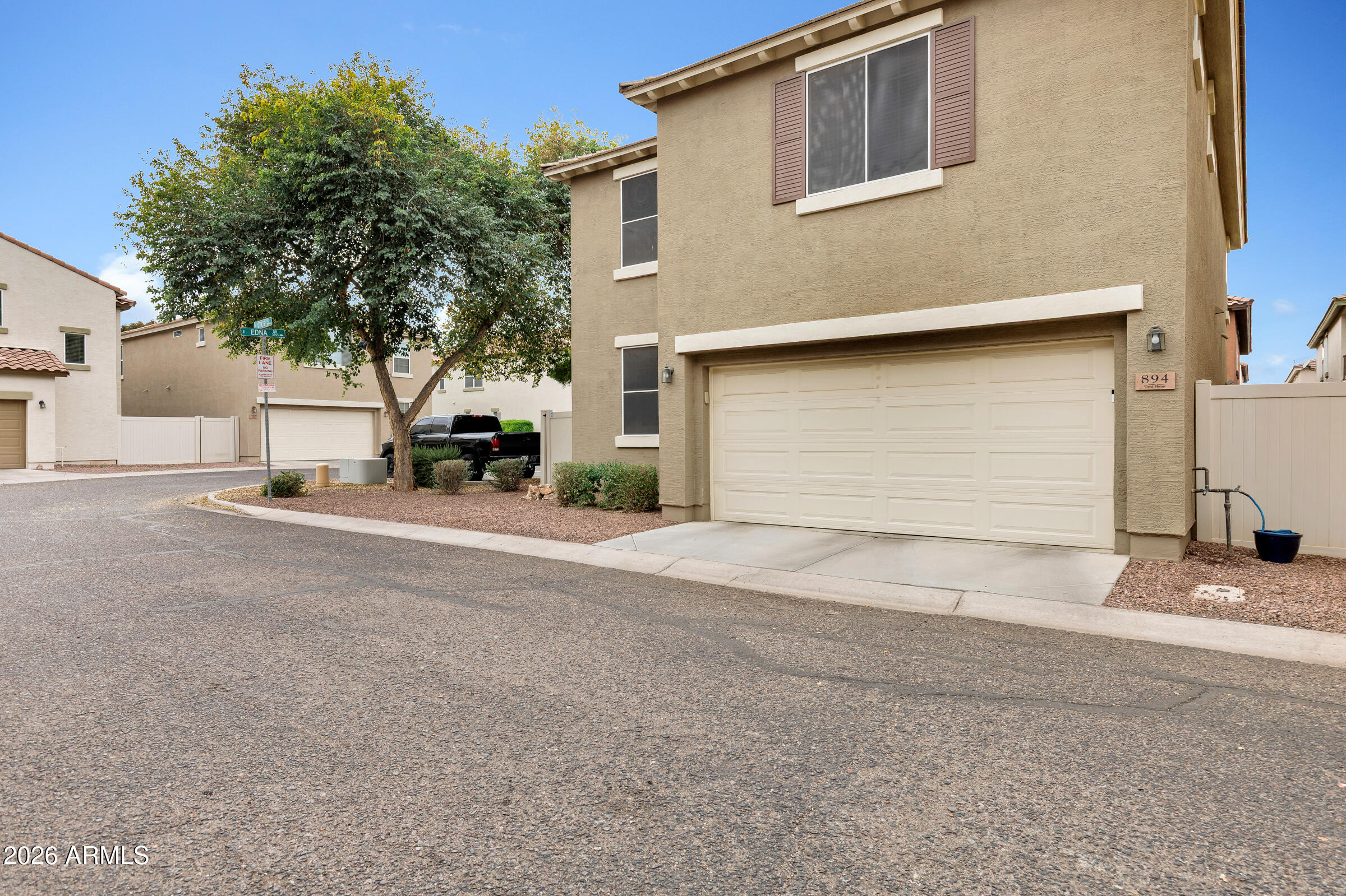 894 S UTILIS Drive
