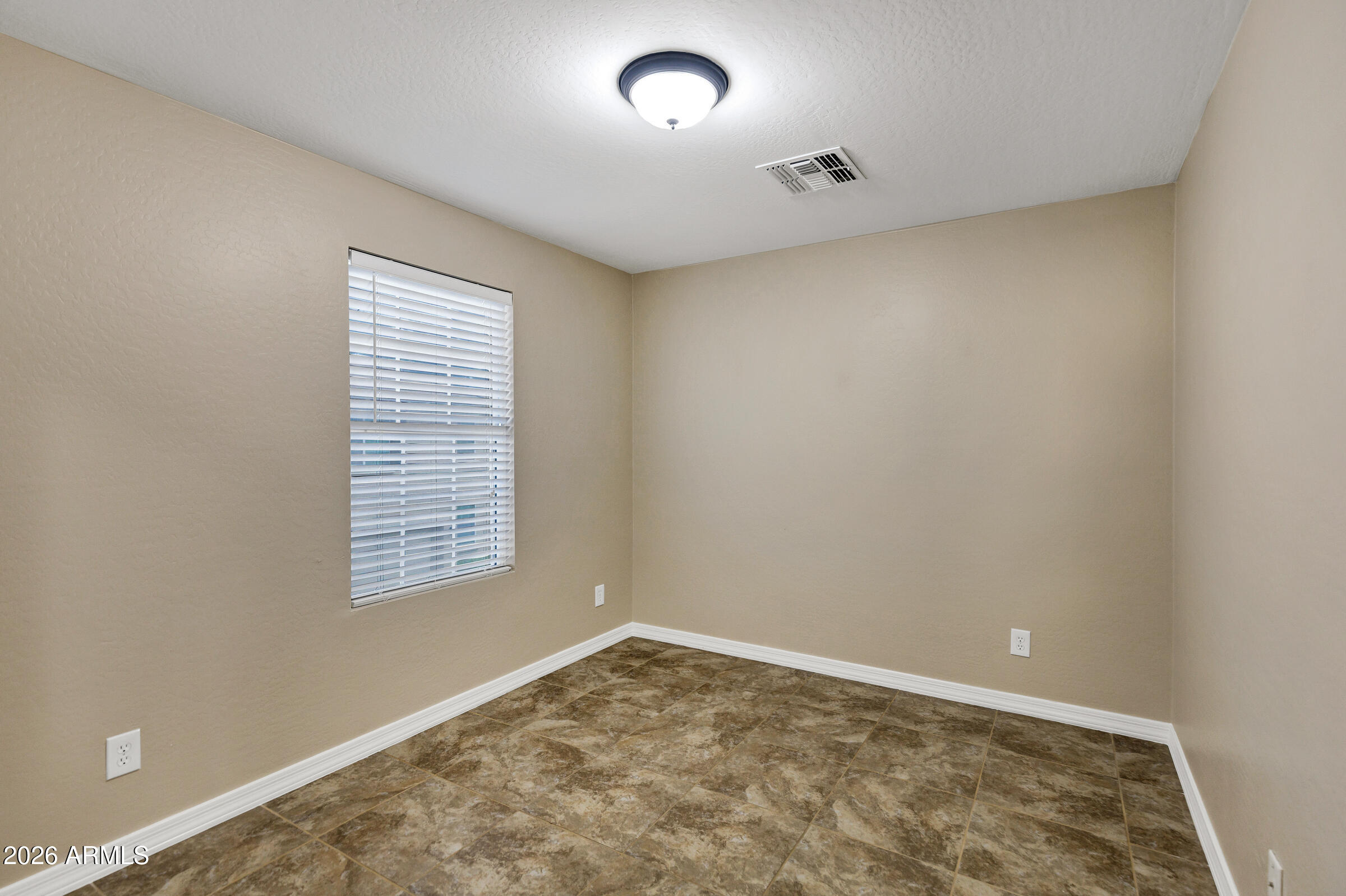 894 S UTILIS Drive