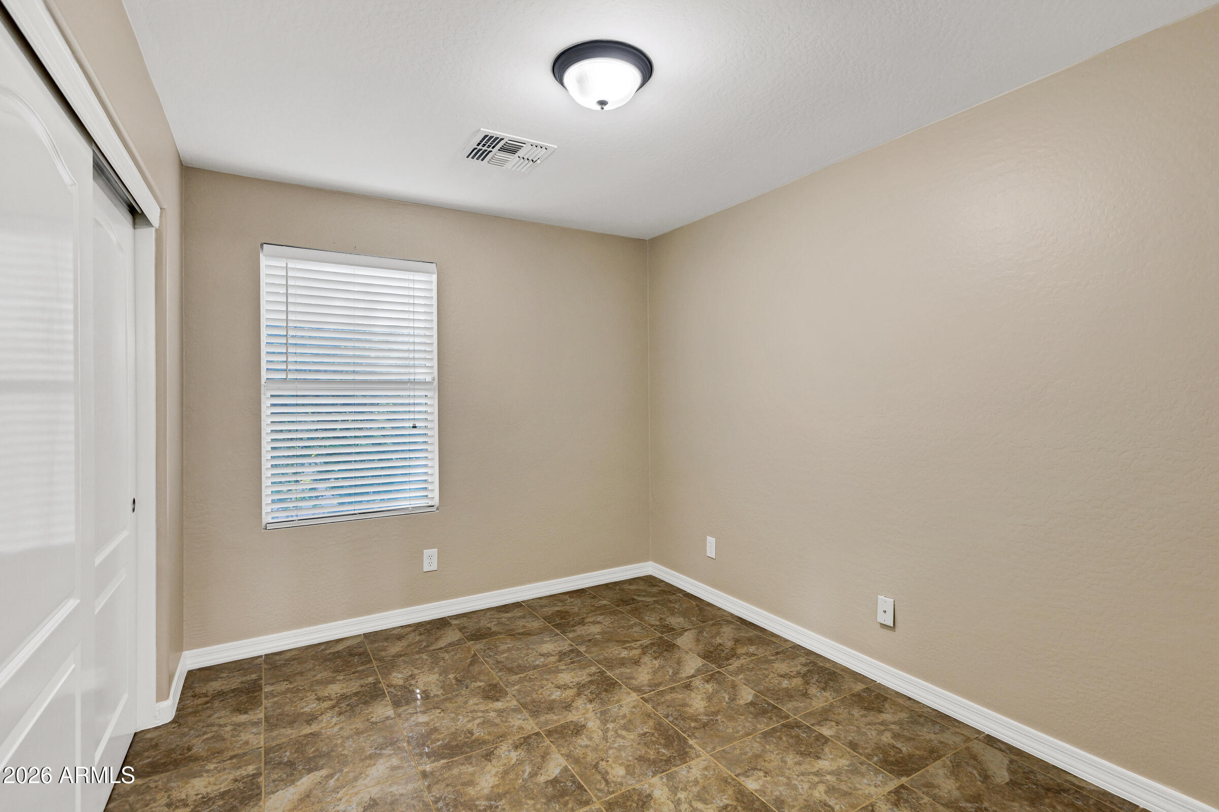 894 S UTILIS Drive