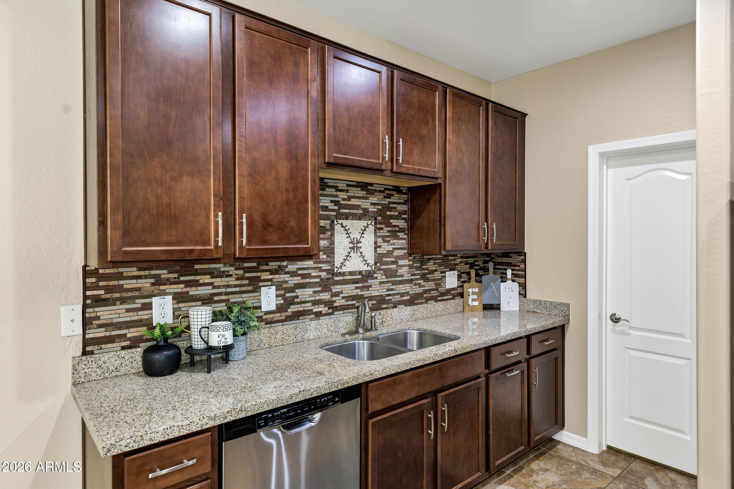 894 S UTILIS Drive