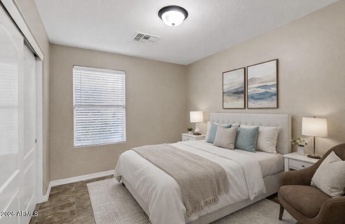 894 S UTILIS Drive