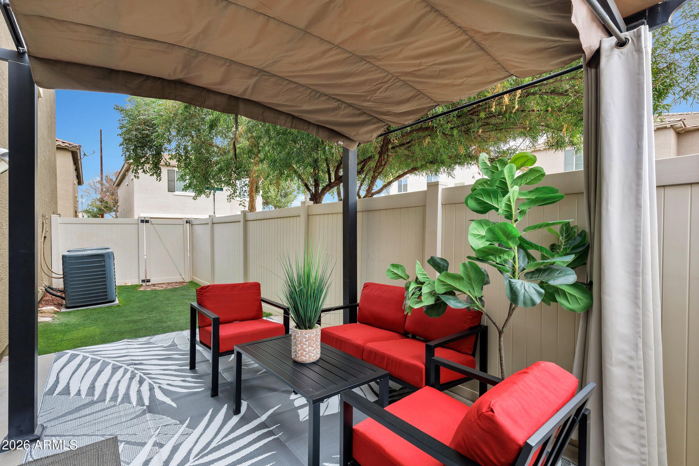 894 S UTILIS Drive