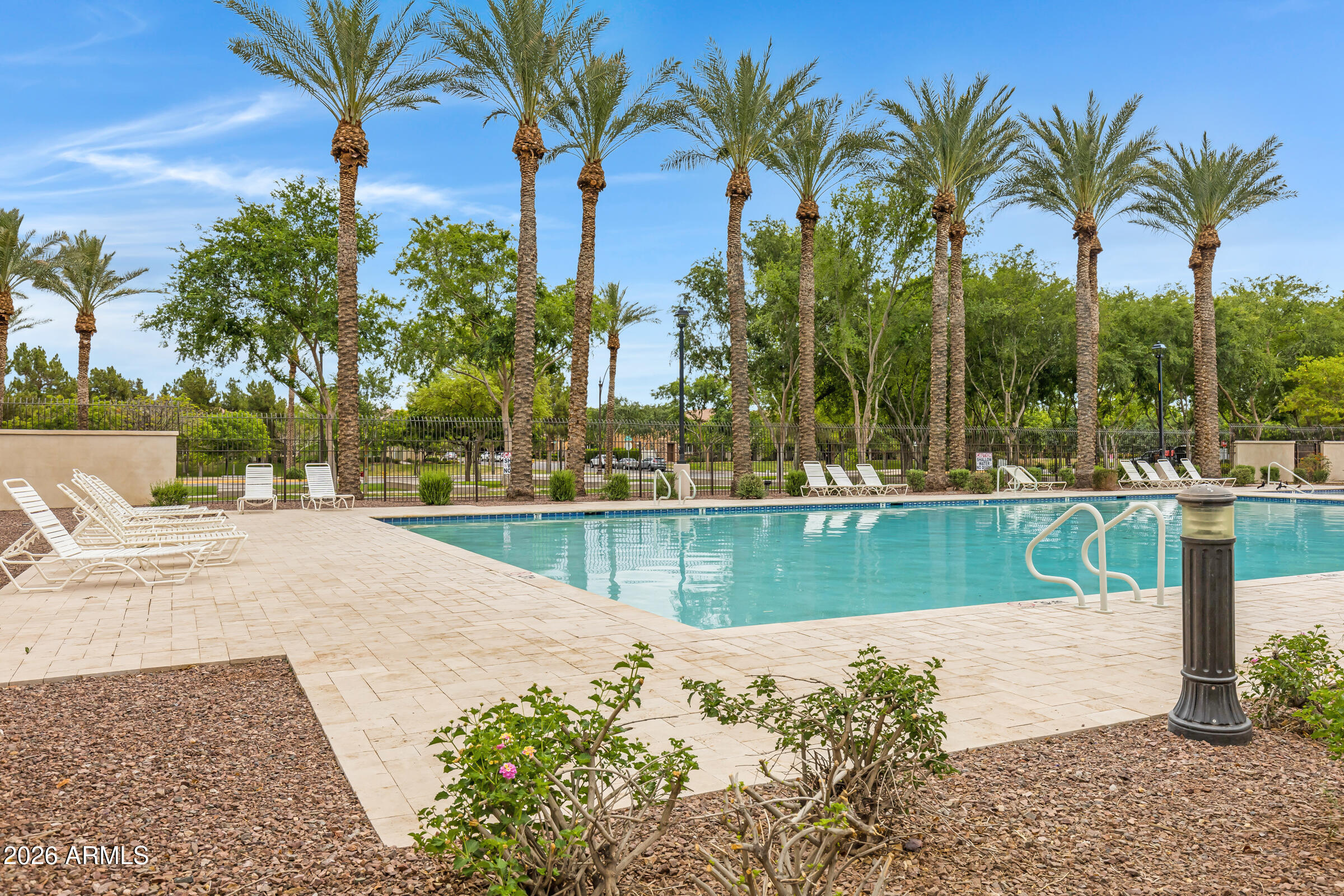 894 S UTILIS Drive