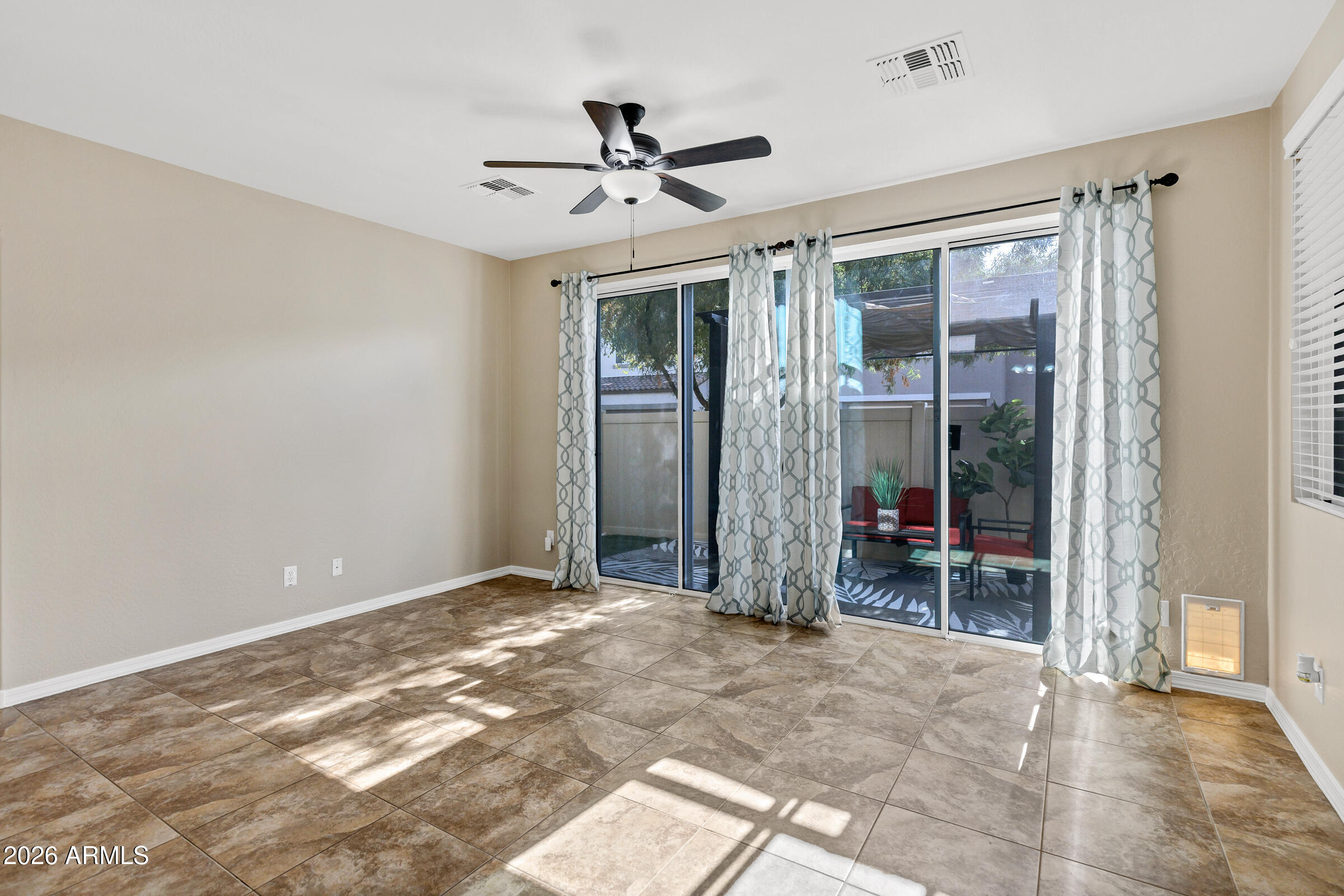 894 S UTILIS Drive