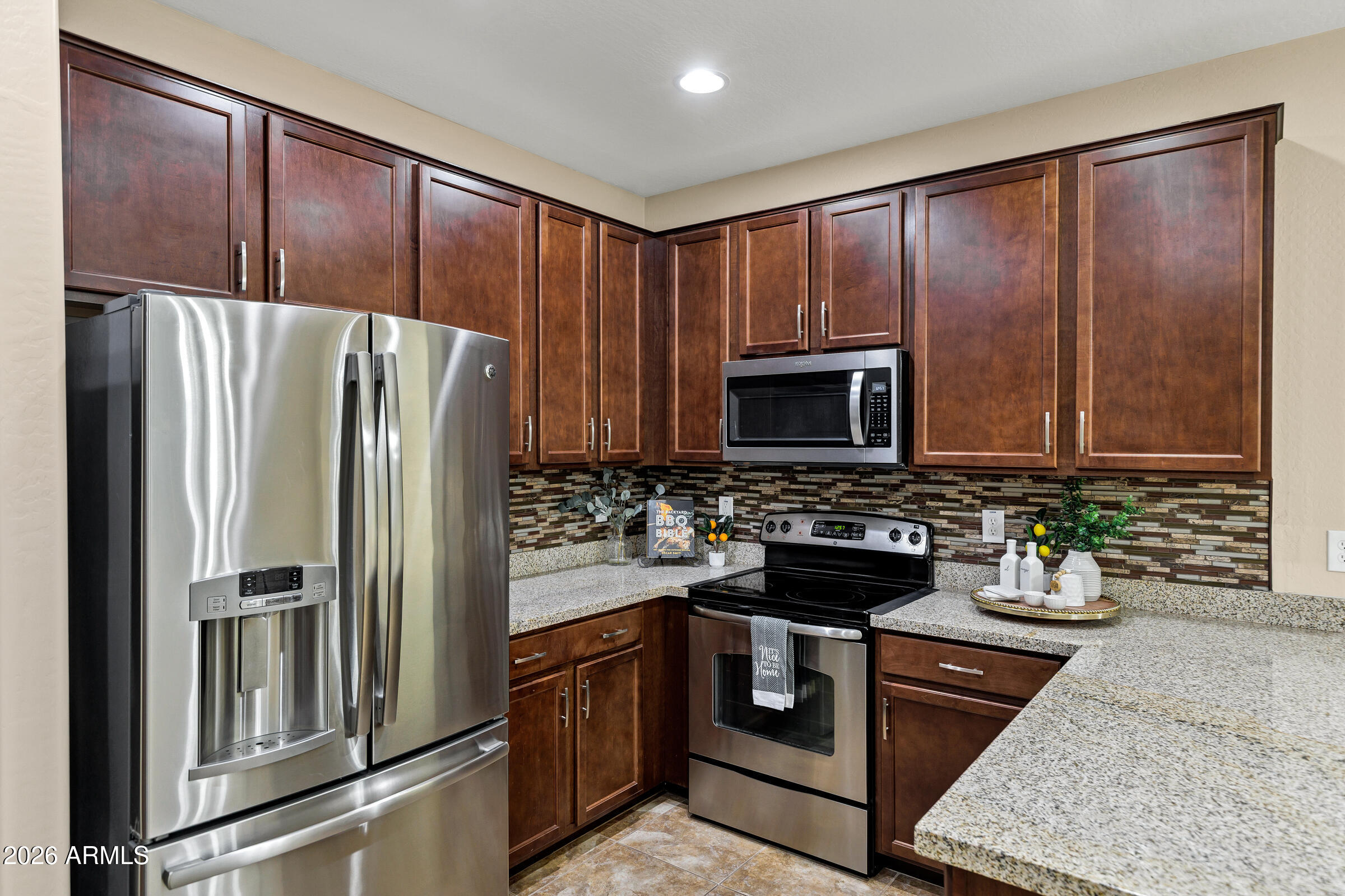 894 S UTILIS Drive
