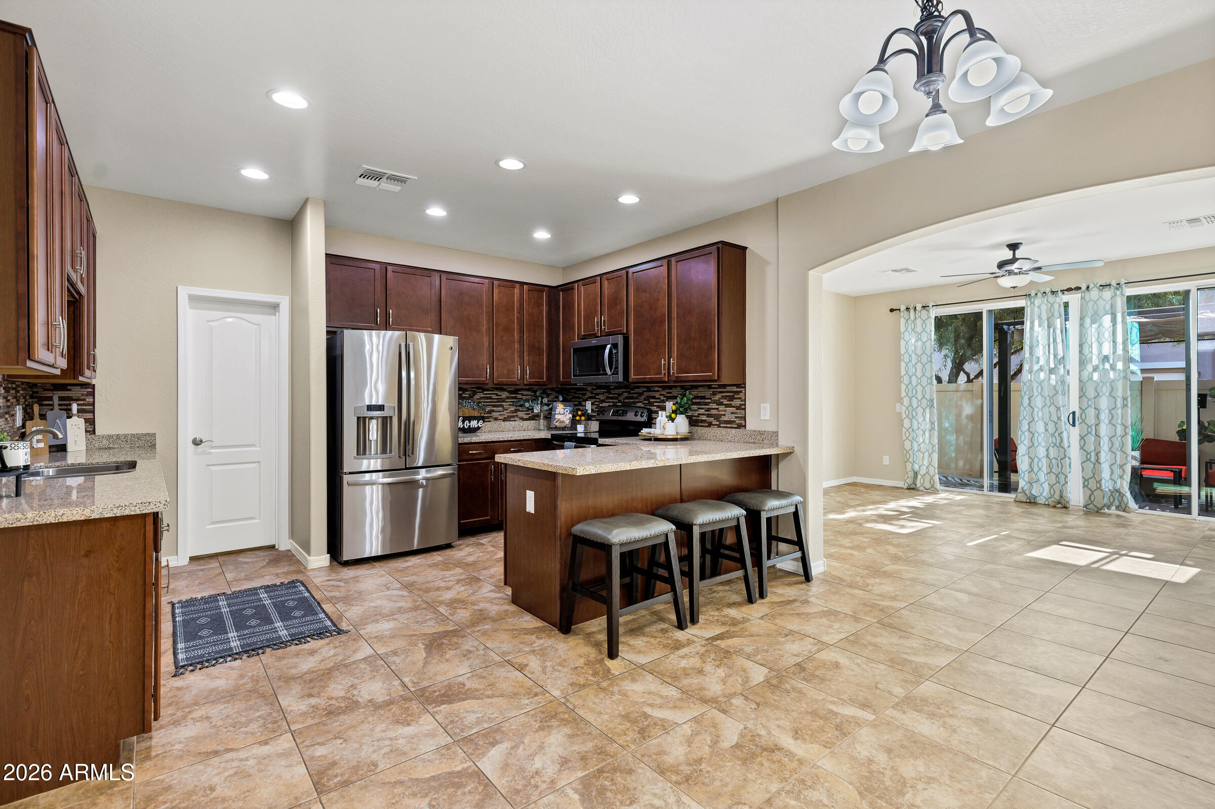 894 S UTILIS Drive