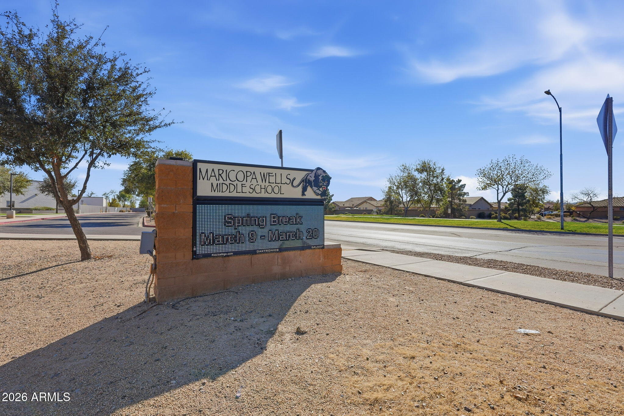 45512 W LONG Way