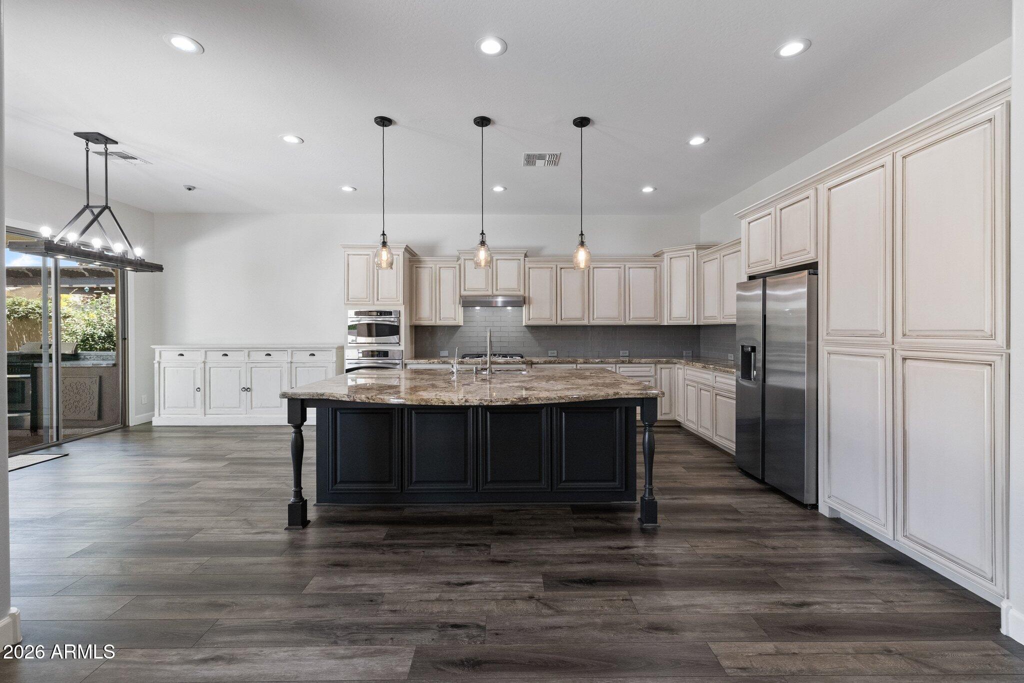 3941 E NOLAN Drive