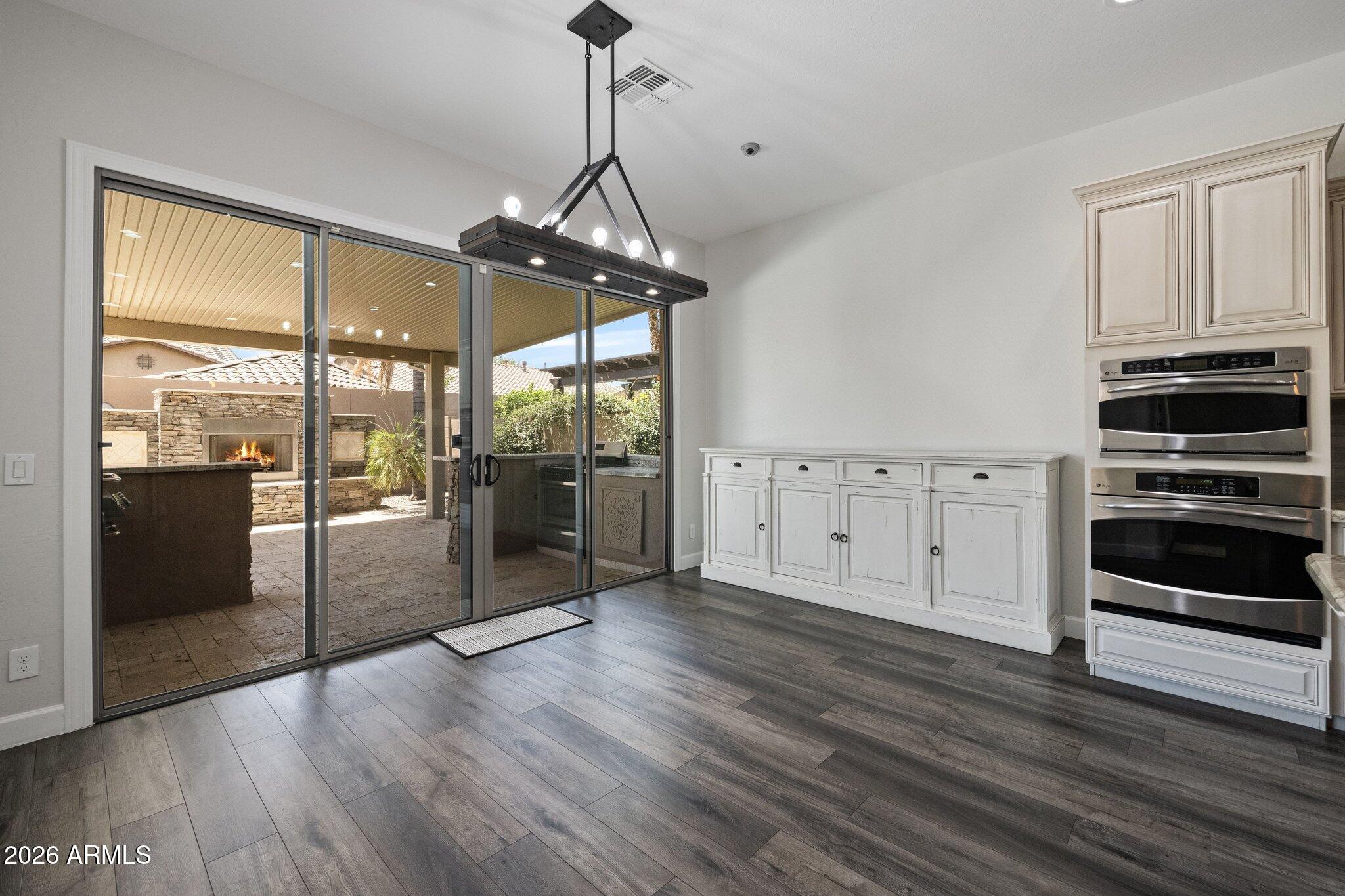 3941 E NOLAN Drive