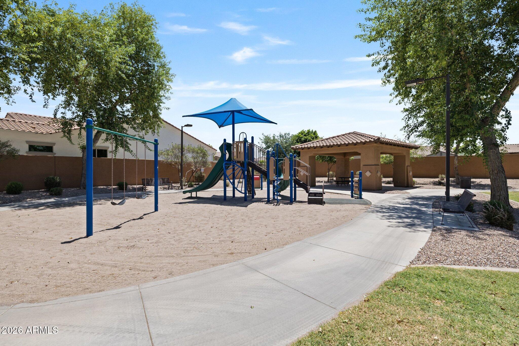 3941 E NOLAN Drive