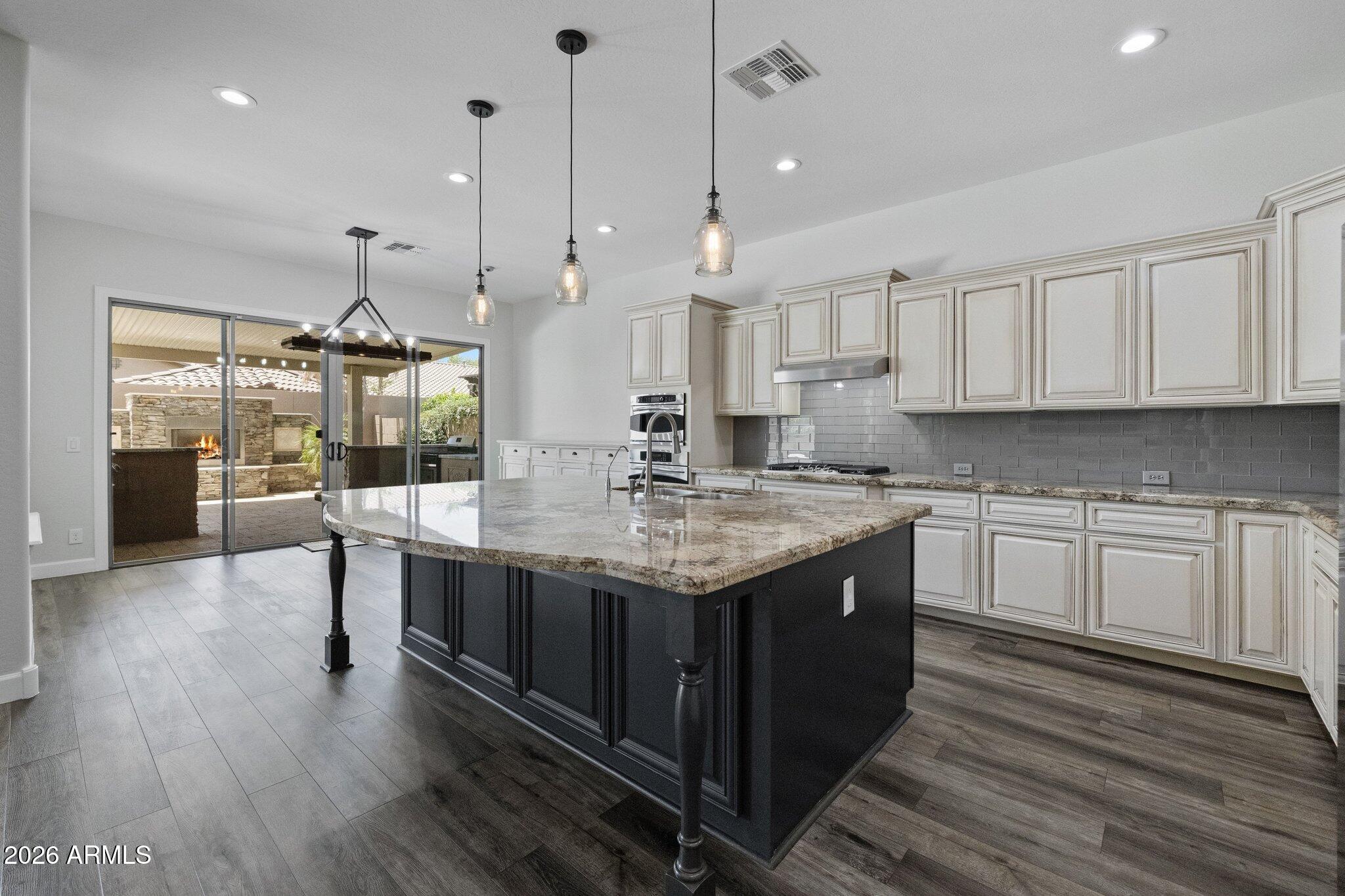3941 E NOLAN Drive