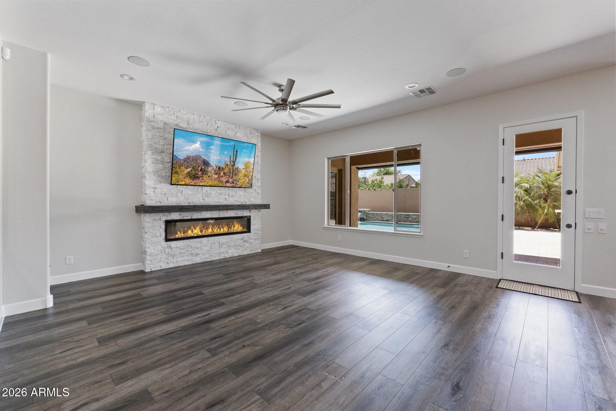 3941 E NOLAN Drive