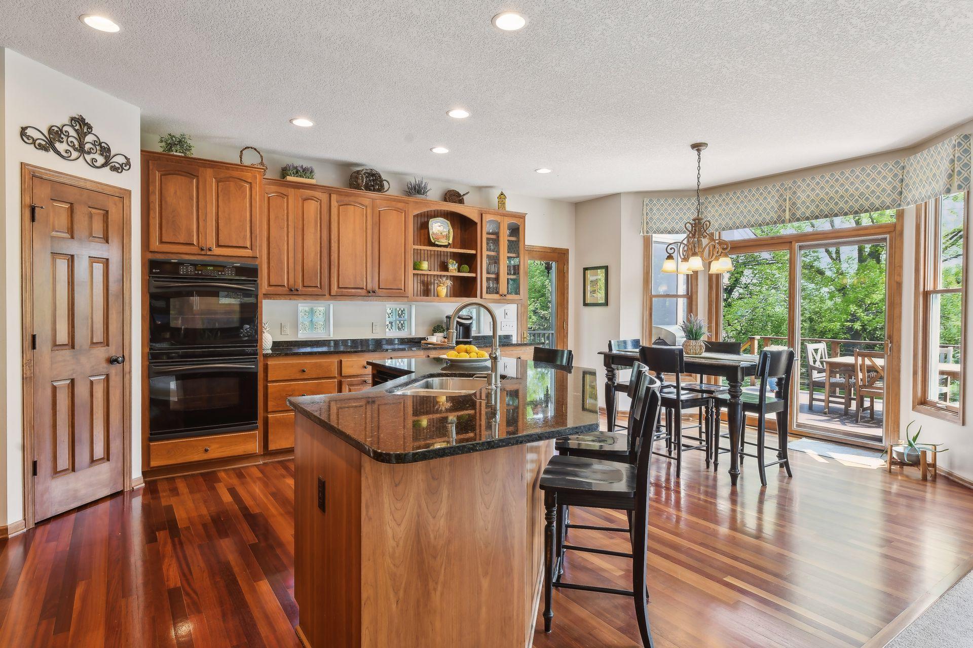 6895 Ruby Lane