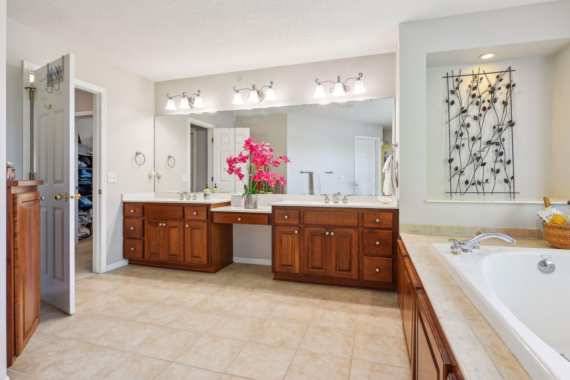 6895 Ruby Lane