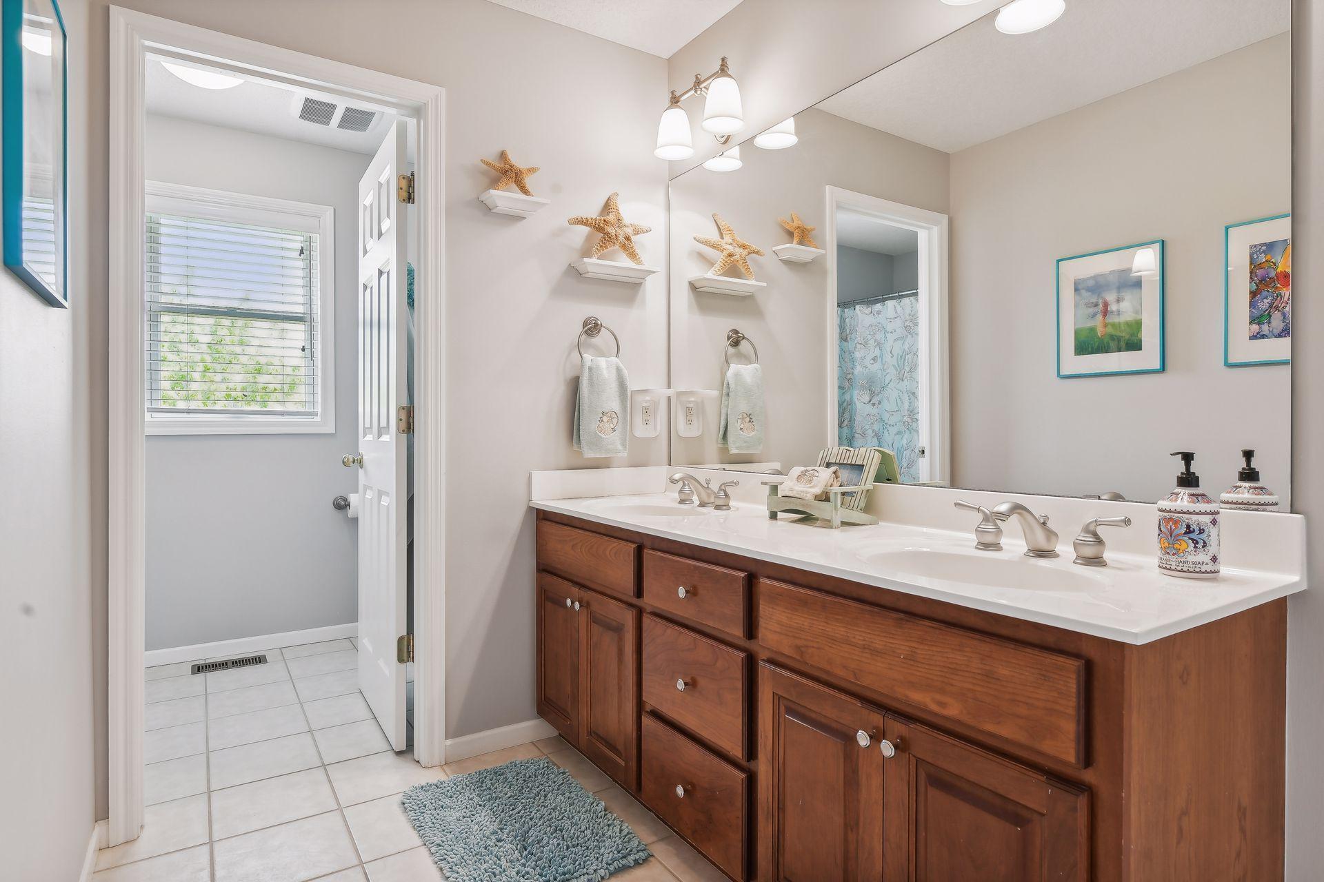 6895 Ruby Lane