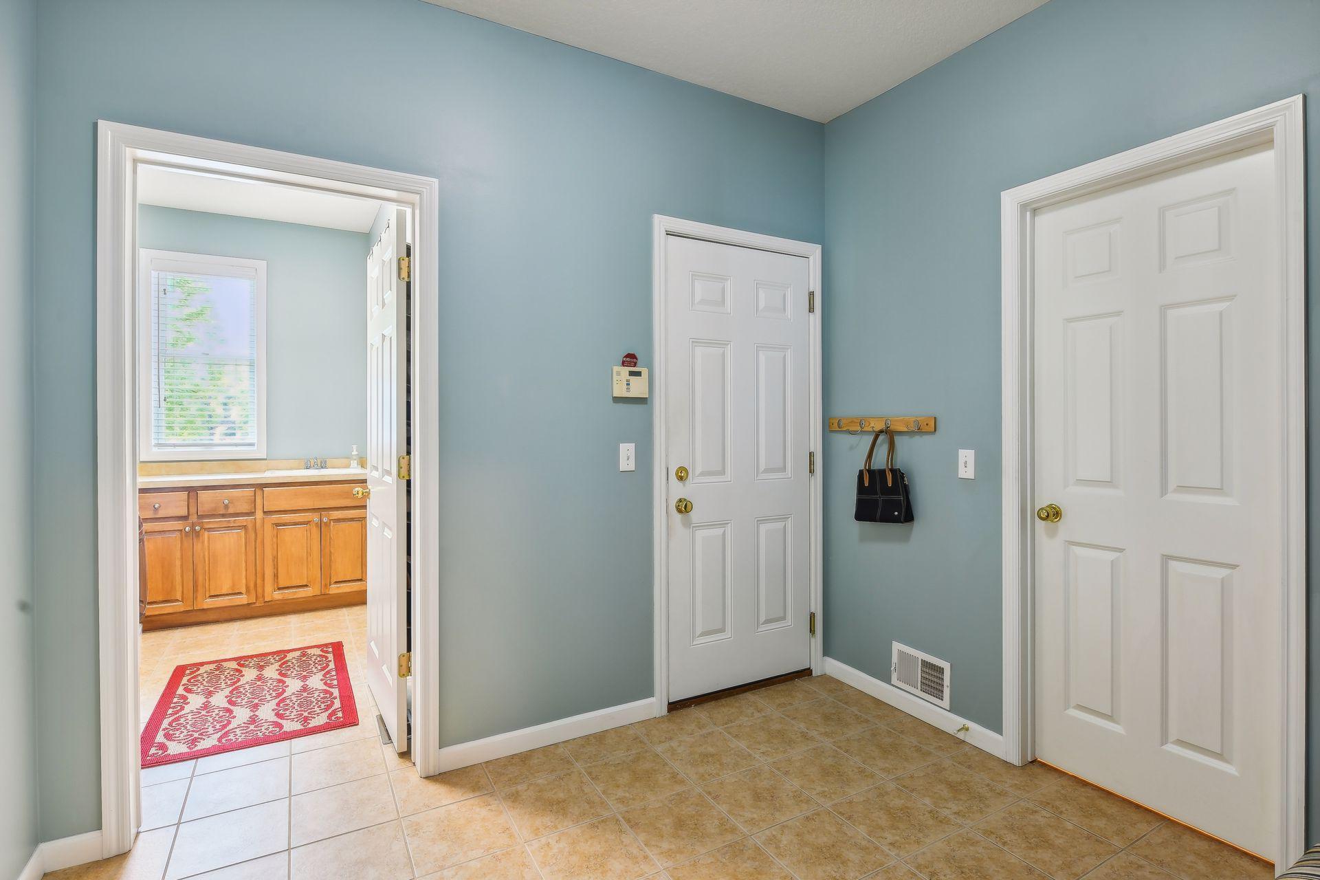 6895 Ruby Lane