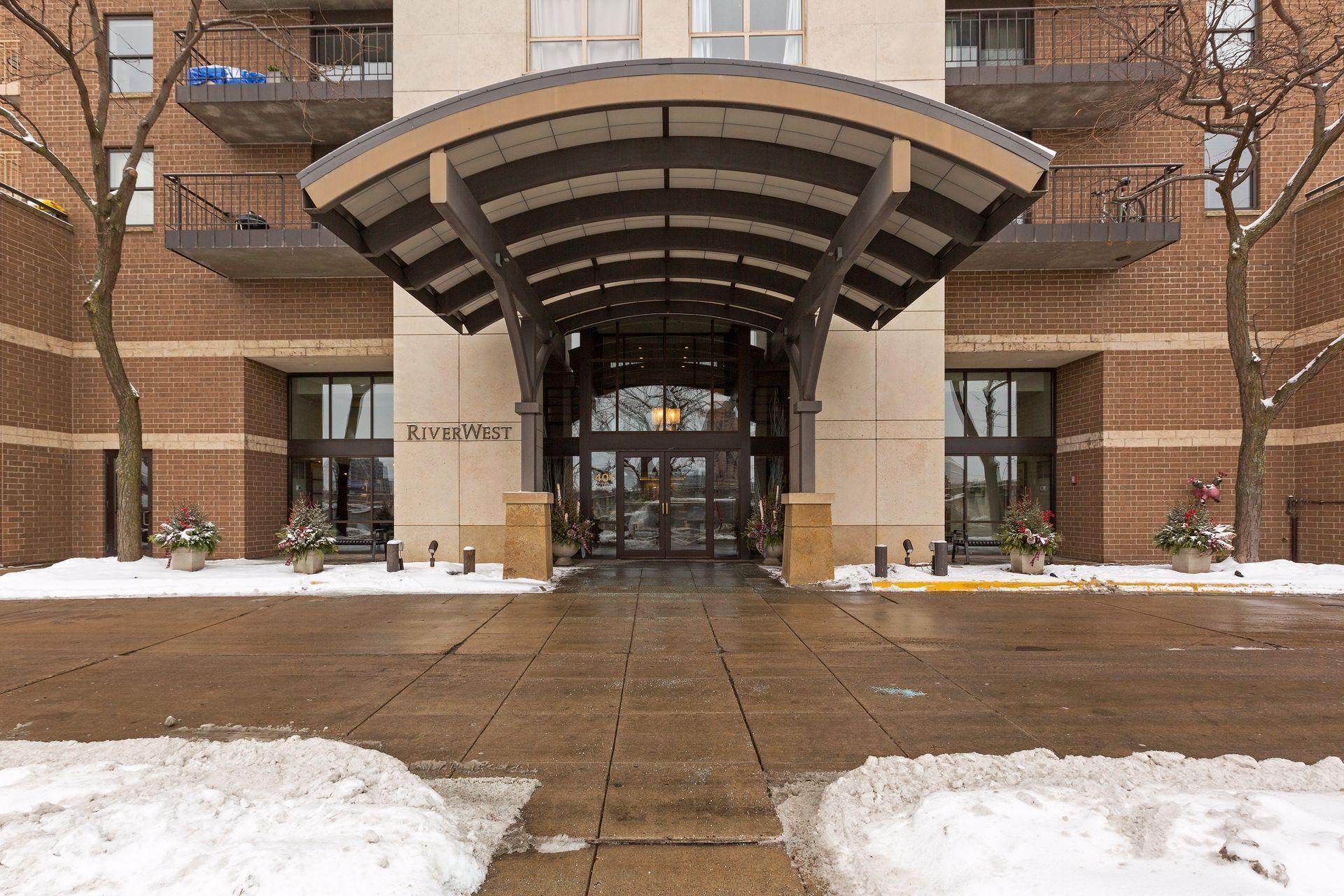 401 1st Street S Unit: 403