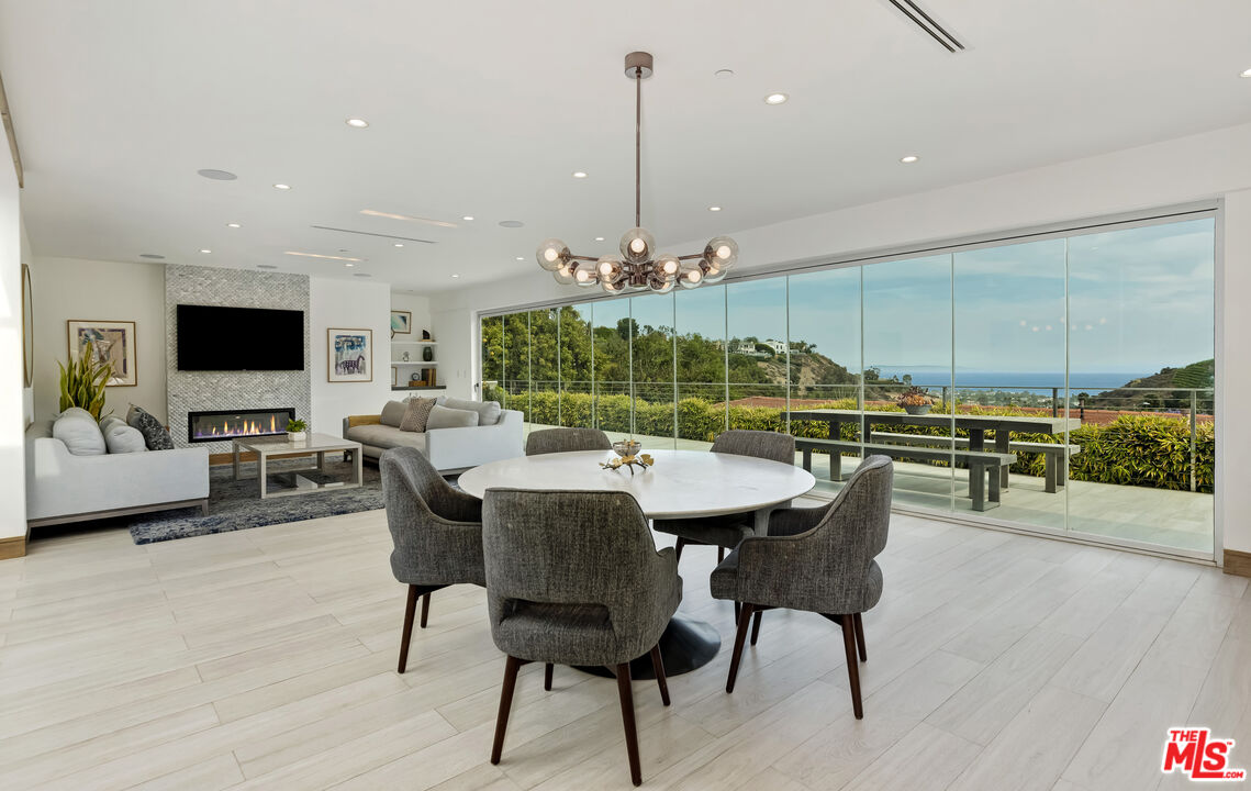 1332 El Hito Cir