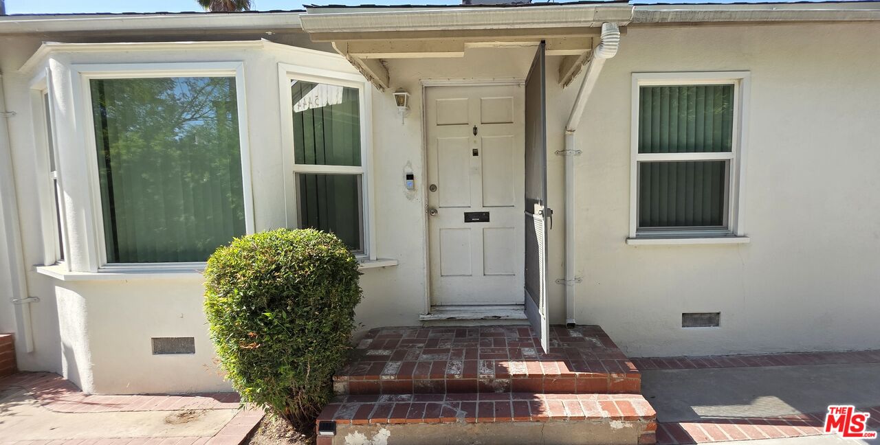 5444 Hermitage Ave