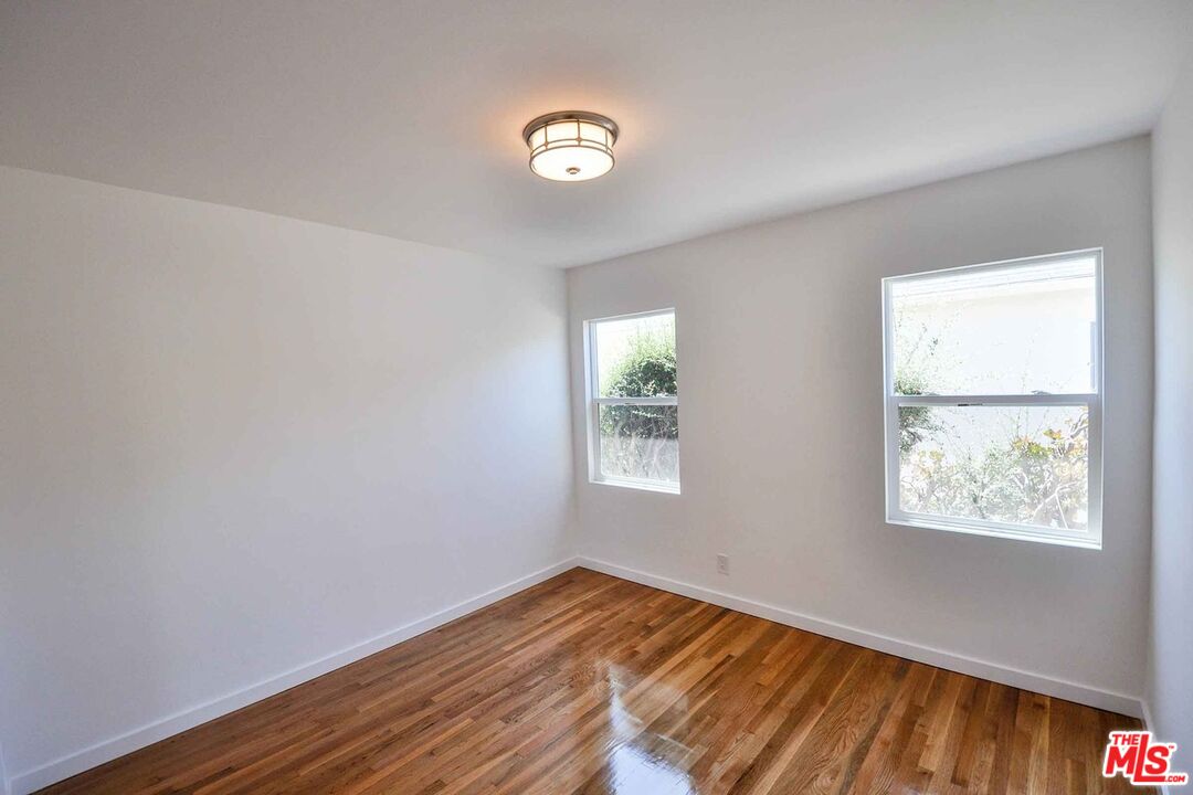 2725 BAGLEY AVE