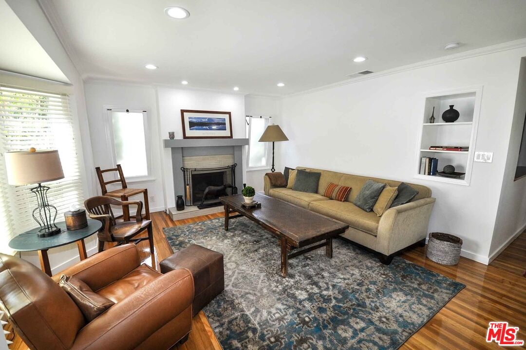 2725 BAGLEY AVE