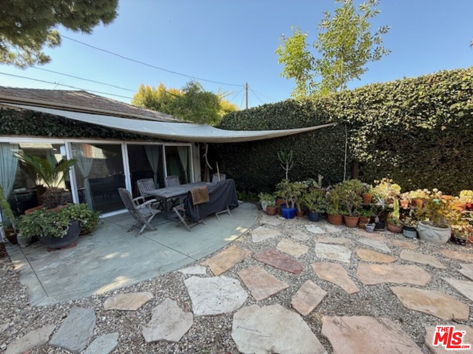 2725 BAGLEY AVE