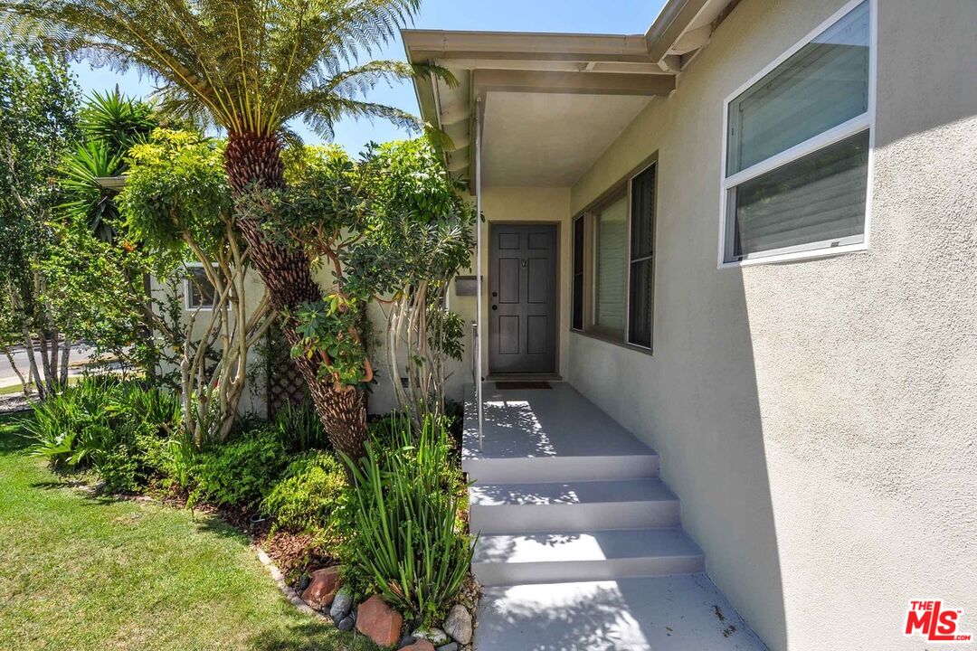 2725 BAGLEY AVE