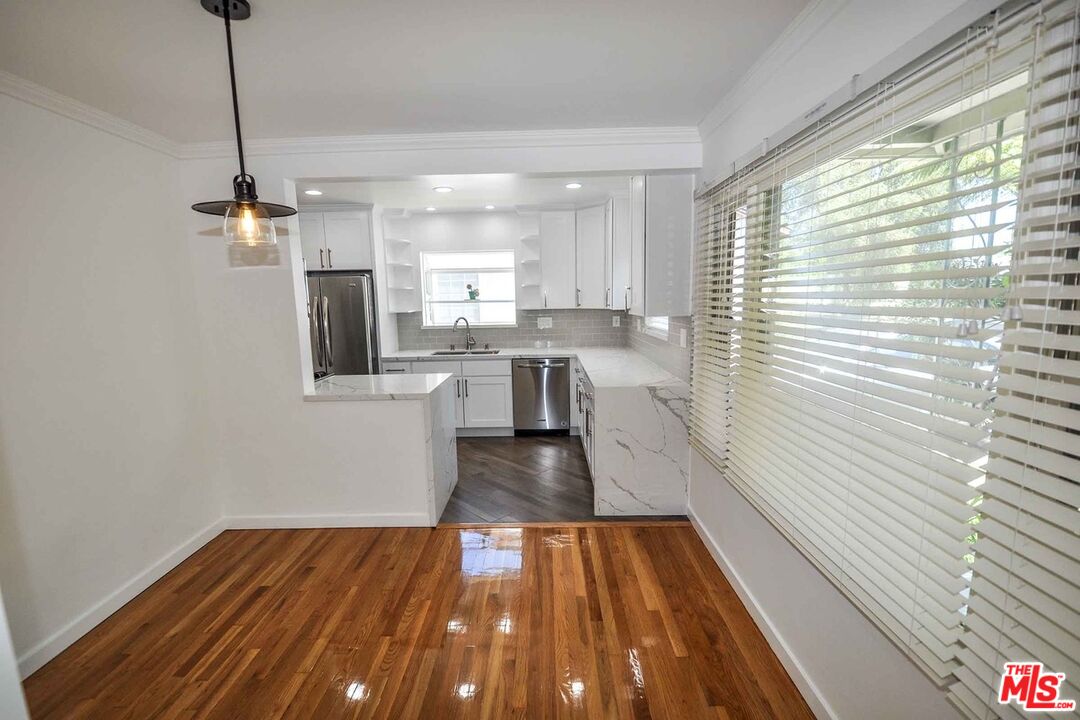 2725 BAGLEY AVE