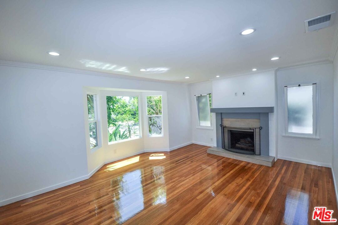 2725 BAGLEY AVE