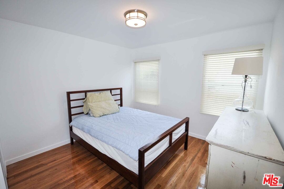 2725 BAGLEY AVE