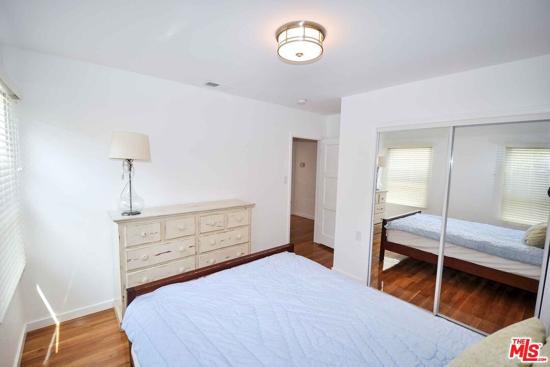 2725 BAGLEY AVE