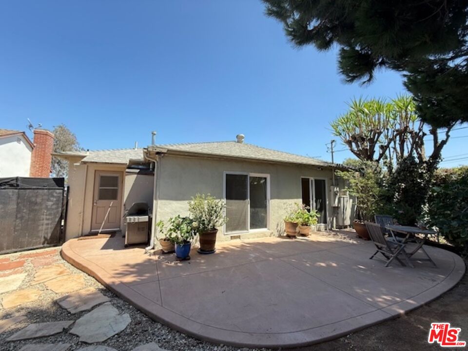 2725 BAGLEY AVE