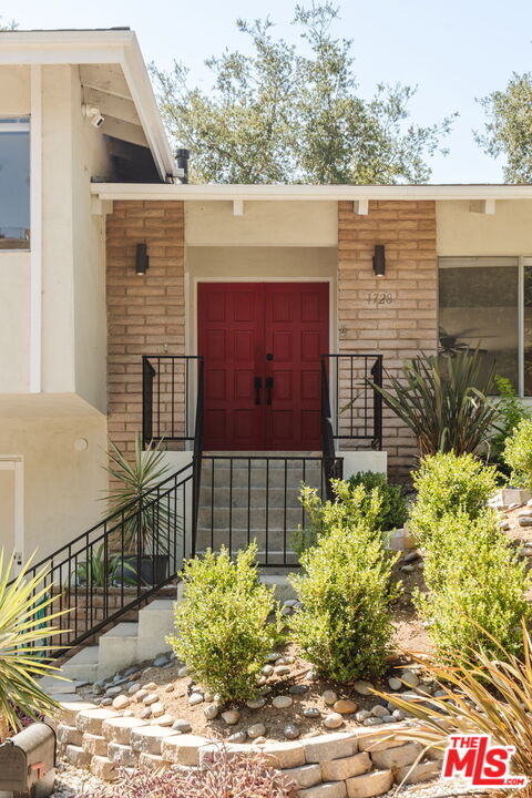 1728 Royal Blvd