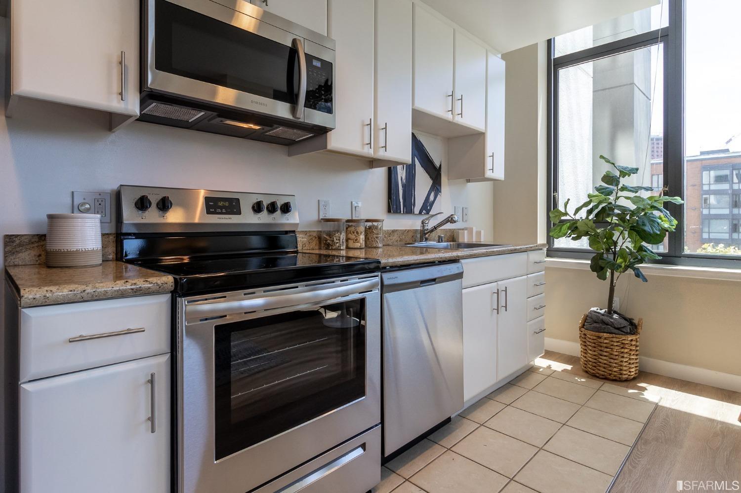 250 King Street Unit: 372