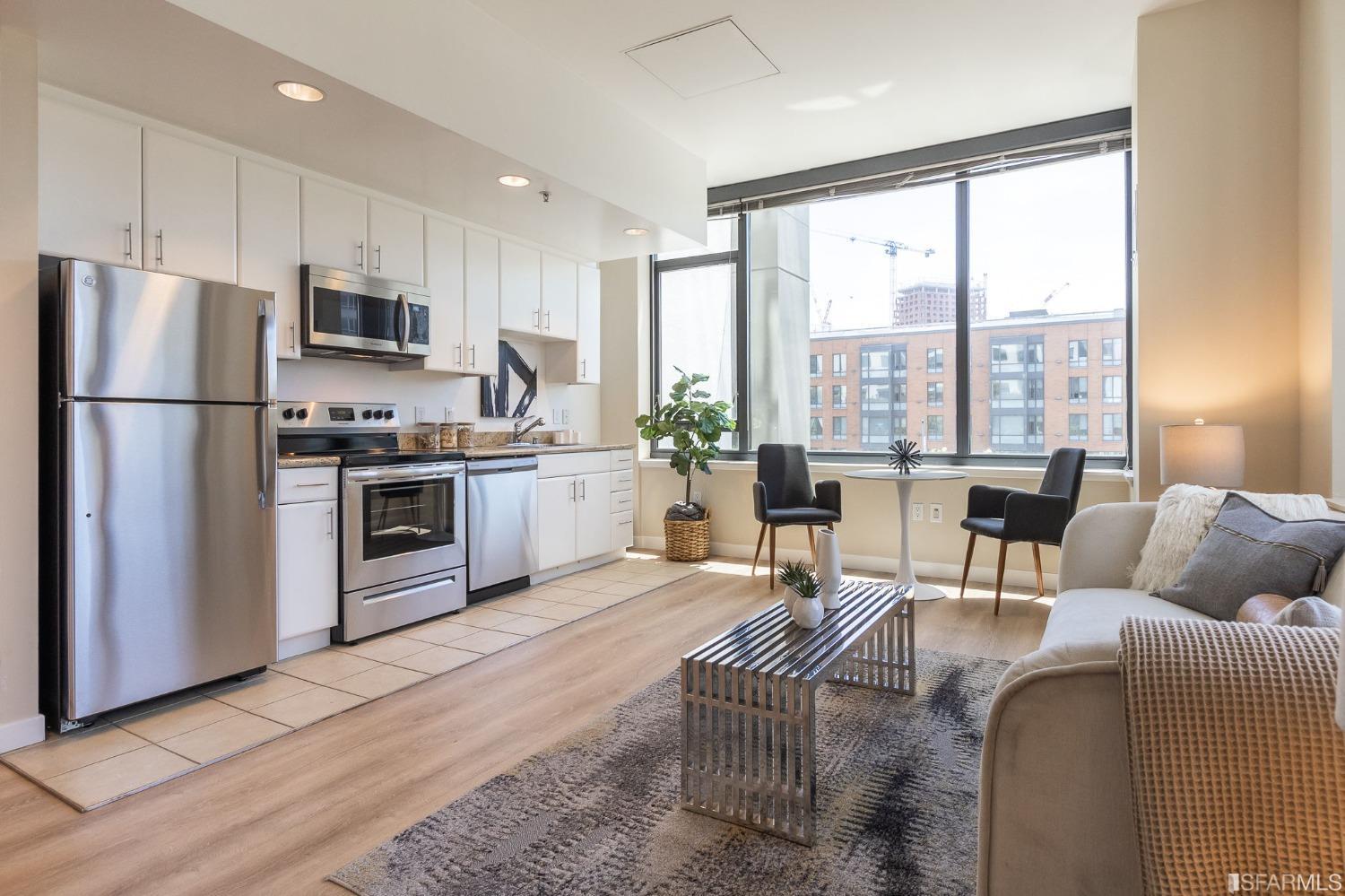 250 King Street Unit: 372