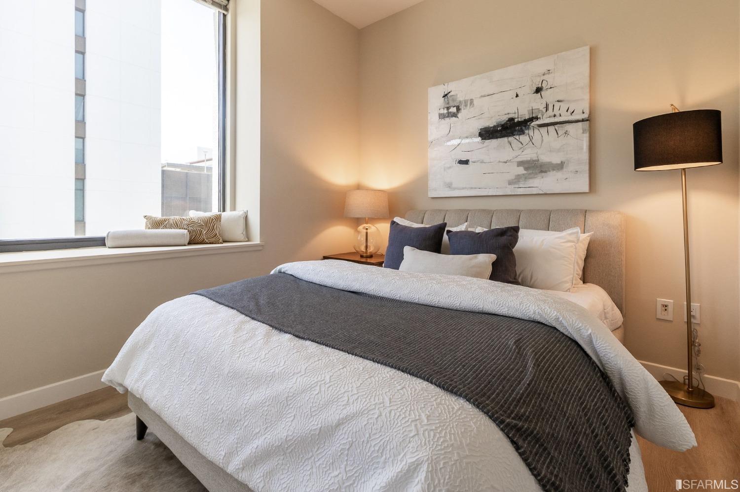 250 King Street Unit: 372