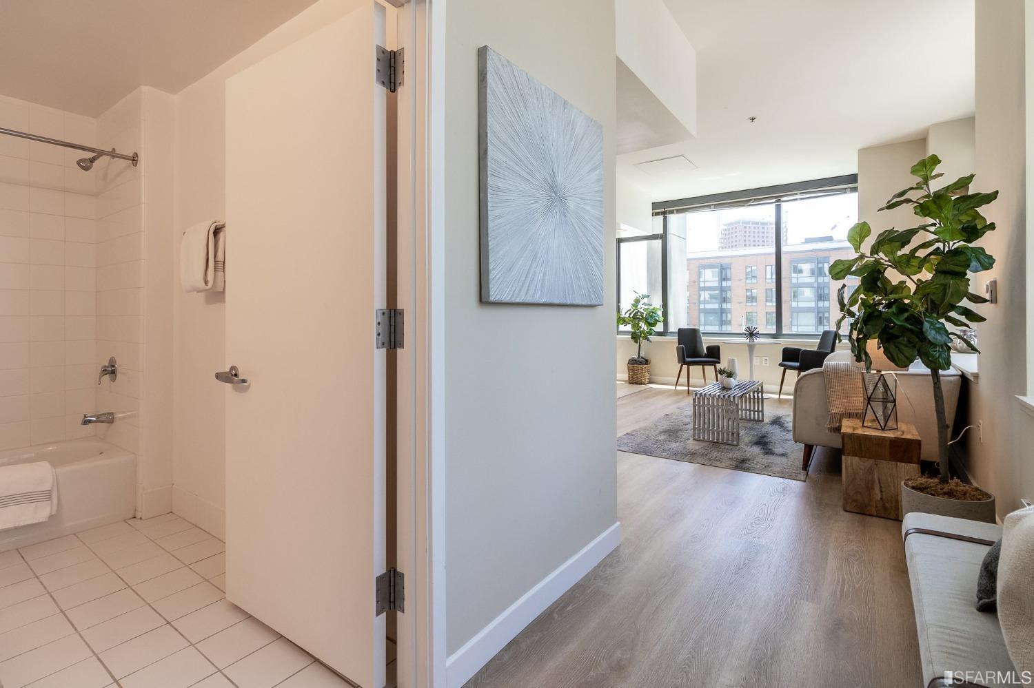 250 King Street Unit: 372